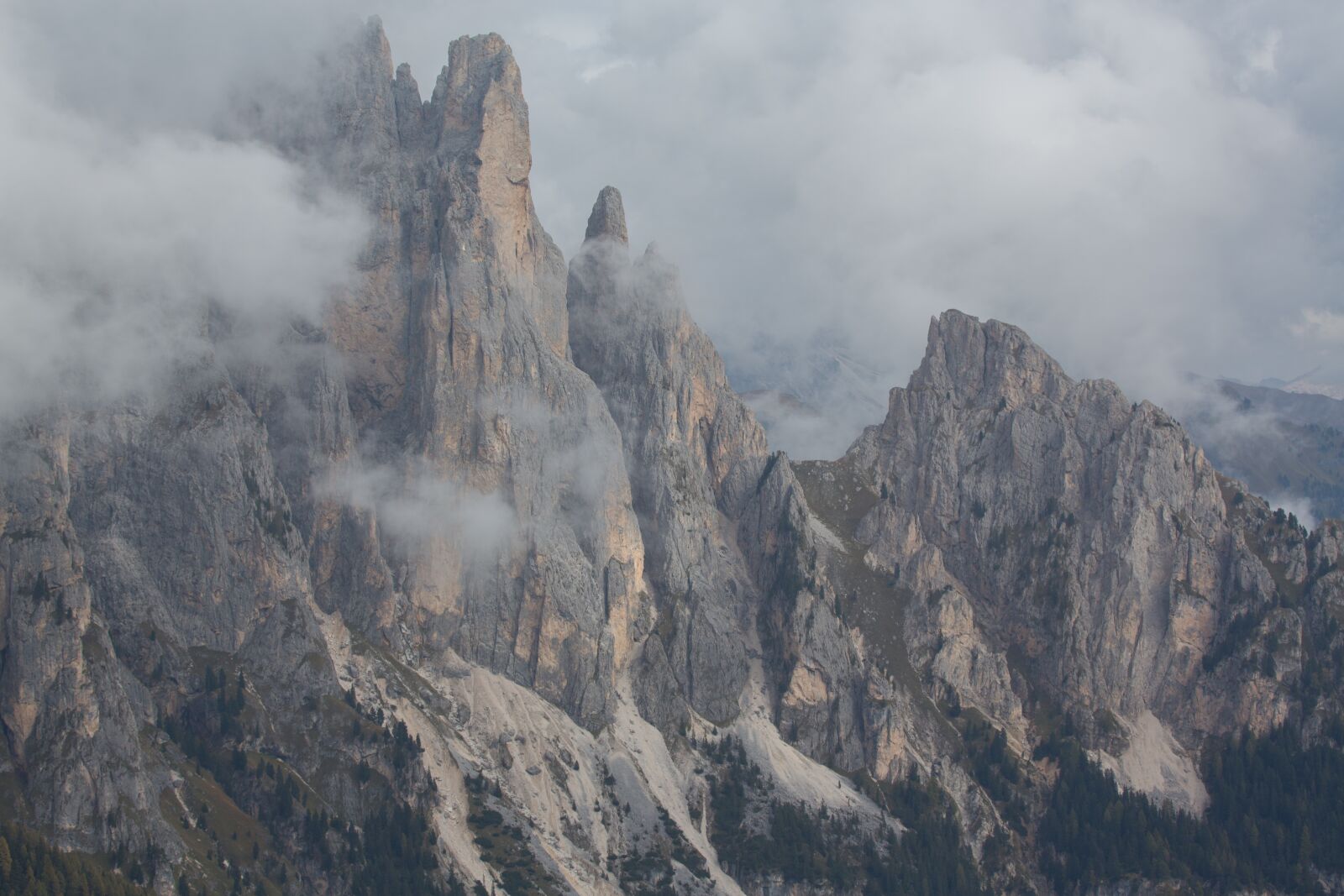 Canon EF 100-400mm F4.5-5.6L IS USM sample photo. Mountains, clouds, hiking photography