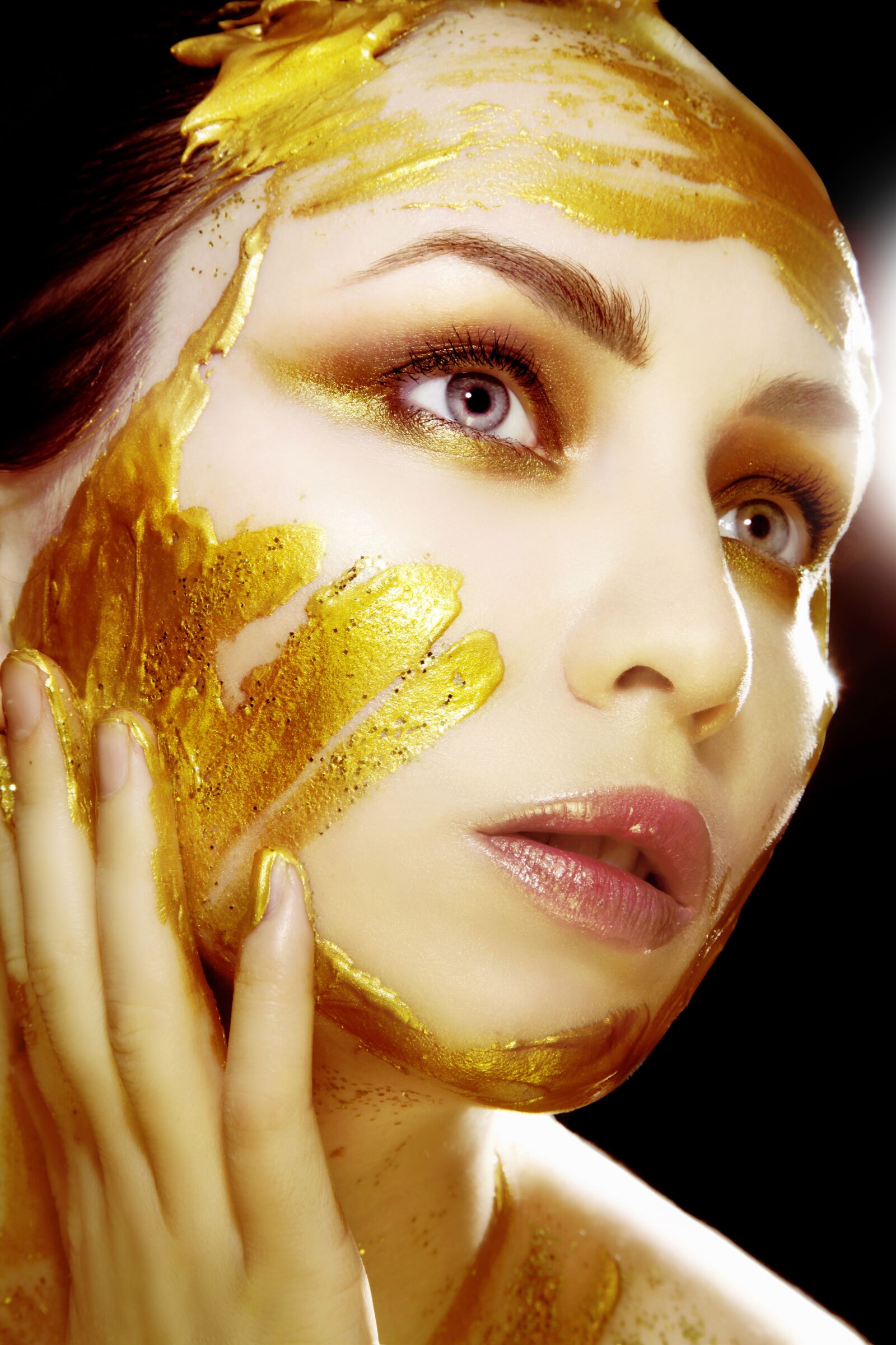 Canon EOS 5D Mark II sample photo. Woman, covered, golden photography