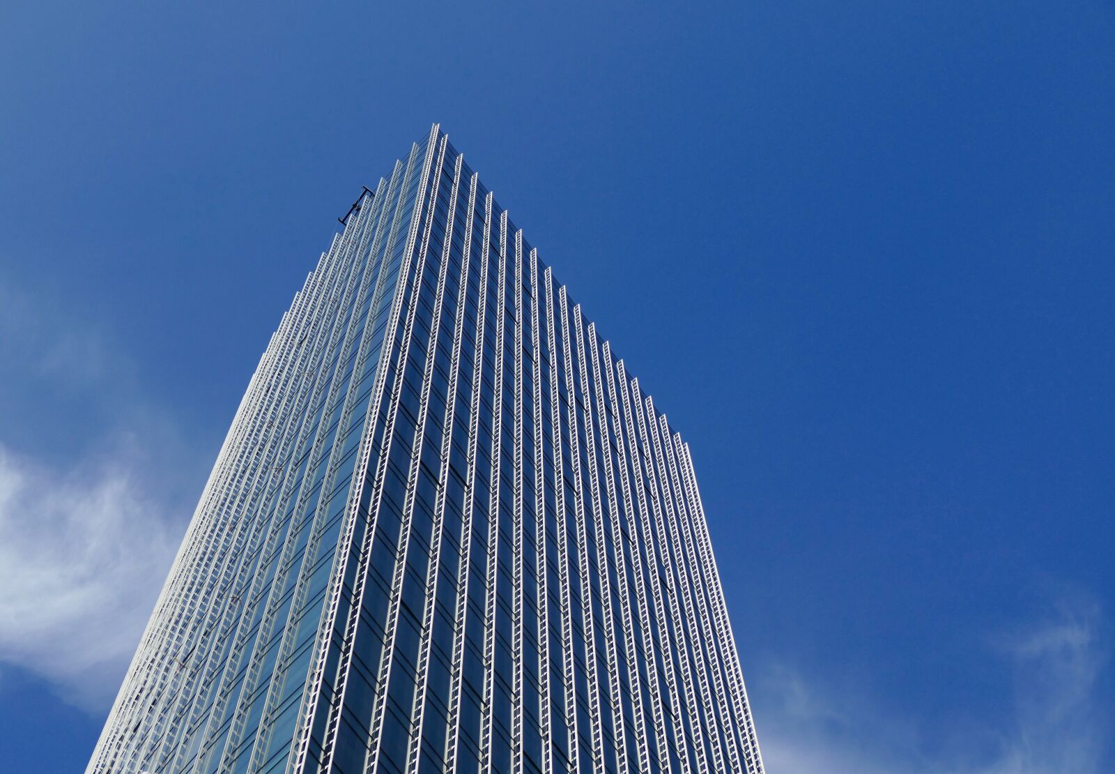Panasonic Lumix DMC-FZ1000 sample photo. Facade, skyscraper, architecture photography