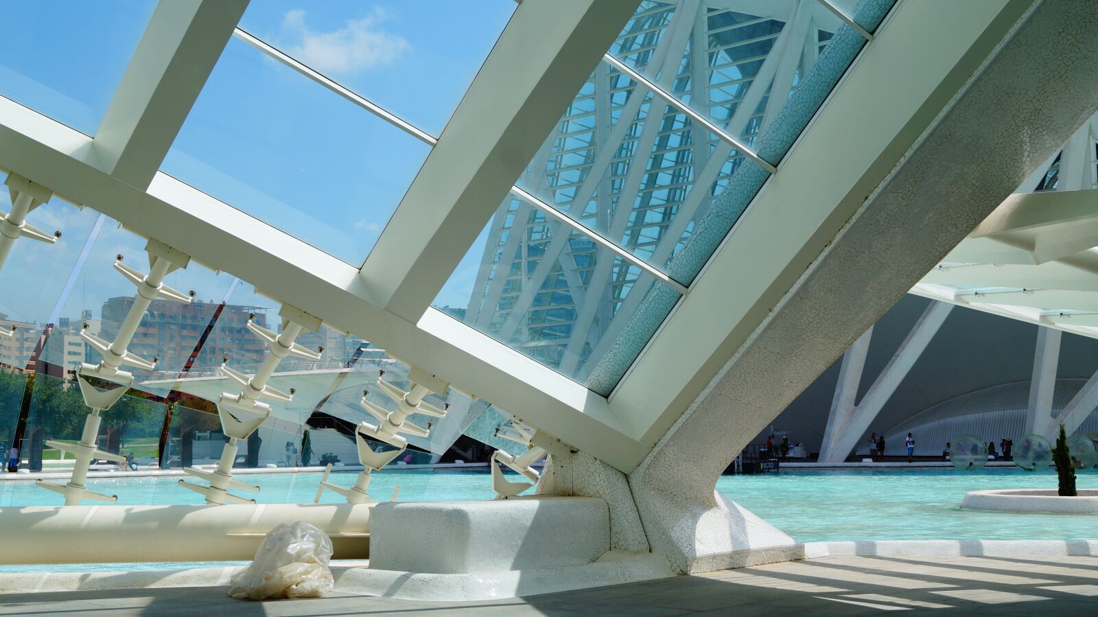 Sony SLT-A58 sample photo. Spain, valencia, glass photography