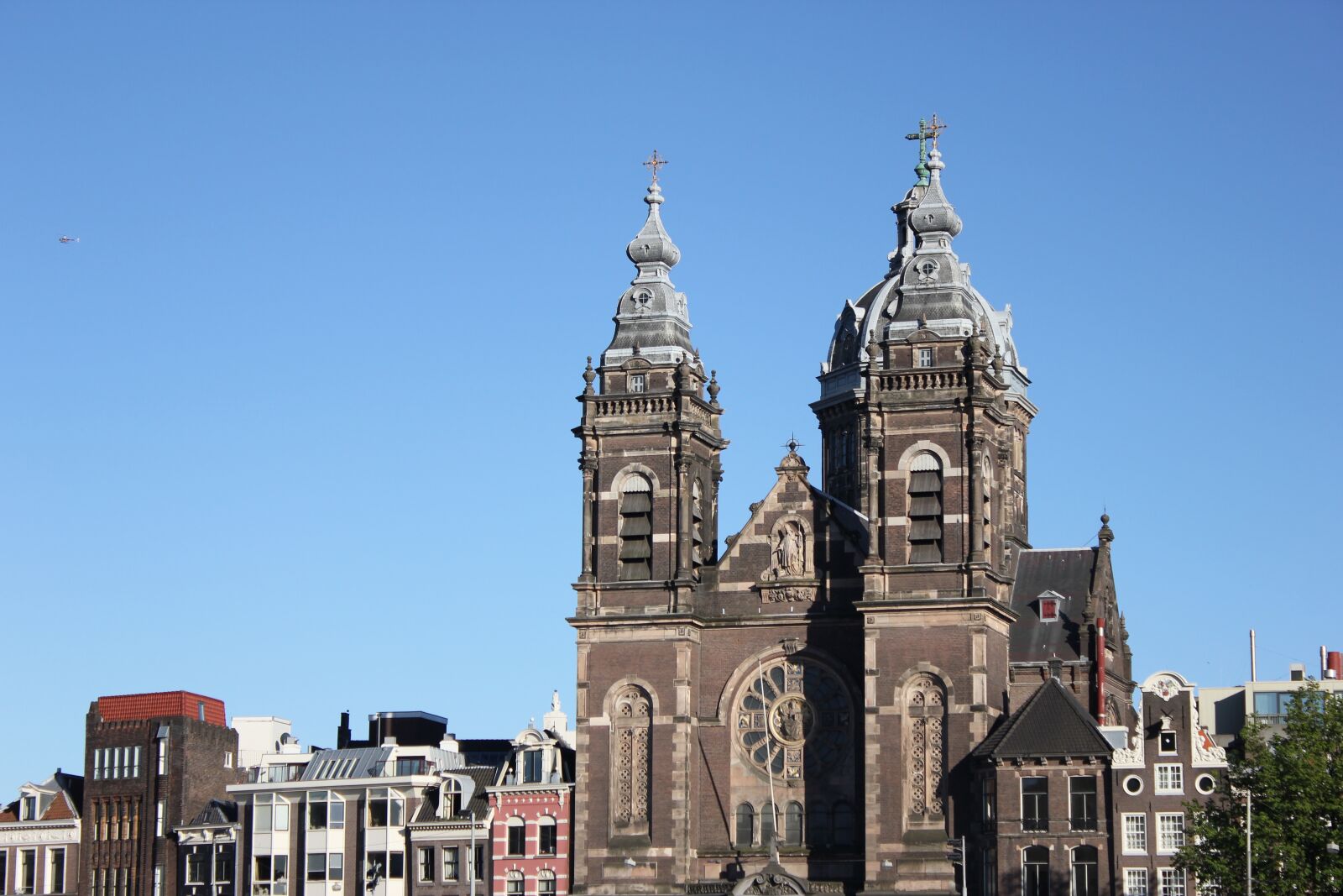 Canon EOS 550D (EOS Rebel T2i / EOS Kiss X4) sample photo. Amsterdam, church, building photography