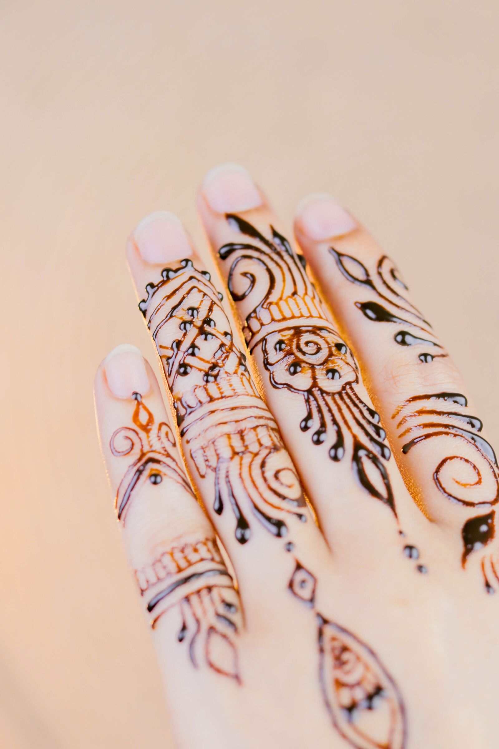 Canon EOS 80D + Canon EF 50mm F1.8 STM sample photo. Henna, hands, mehendi photography