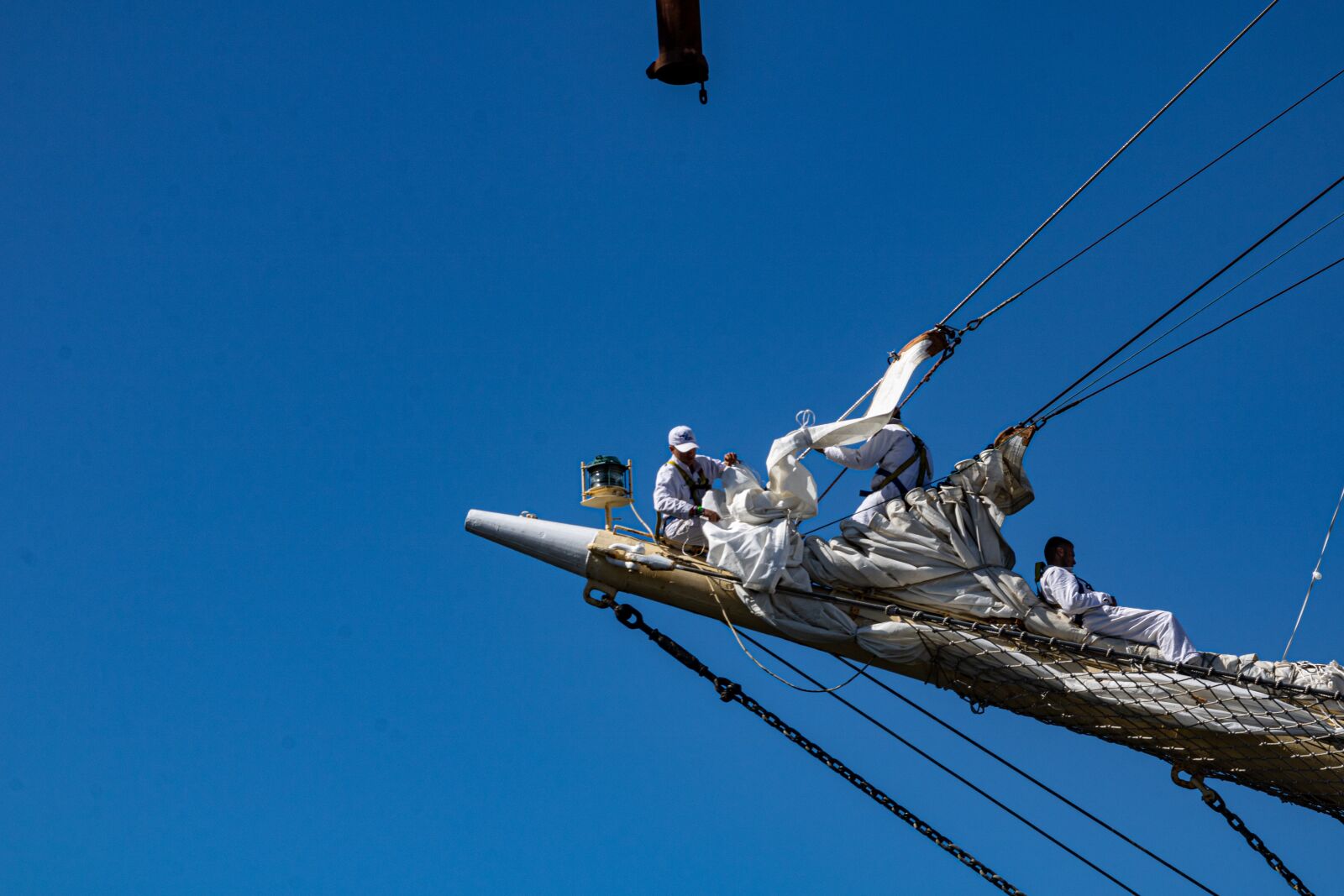 Canon EOS 750D (EOS Rebel T6i / EOS Kiss X8i) + Canon TS-E 90mm F2.8 Tilt-Shift sample photo. Sailors, bovspyd, sails photography