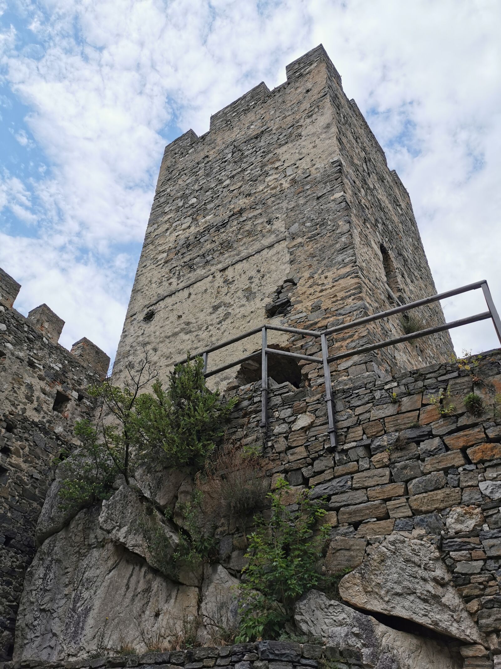 HUAWEI P30 sample photo. Castle, tower, ruin photography