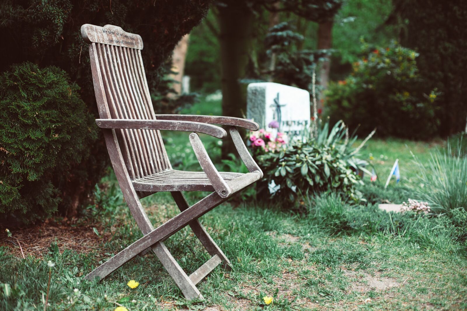 Canon EOS 5D Mark II sample photo. Grave, chair, resting place photography