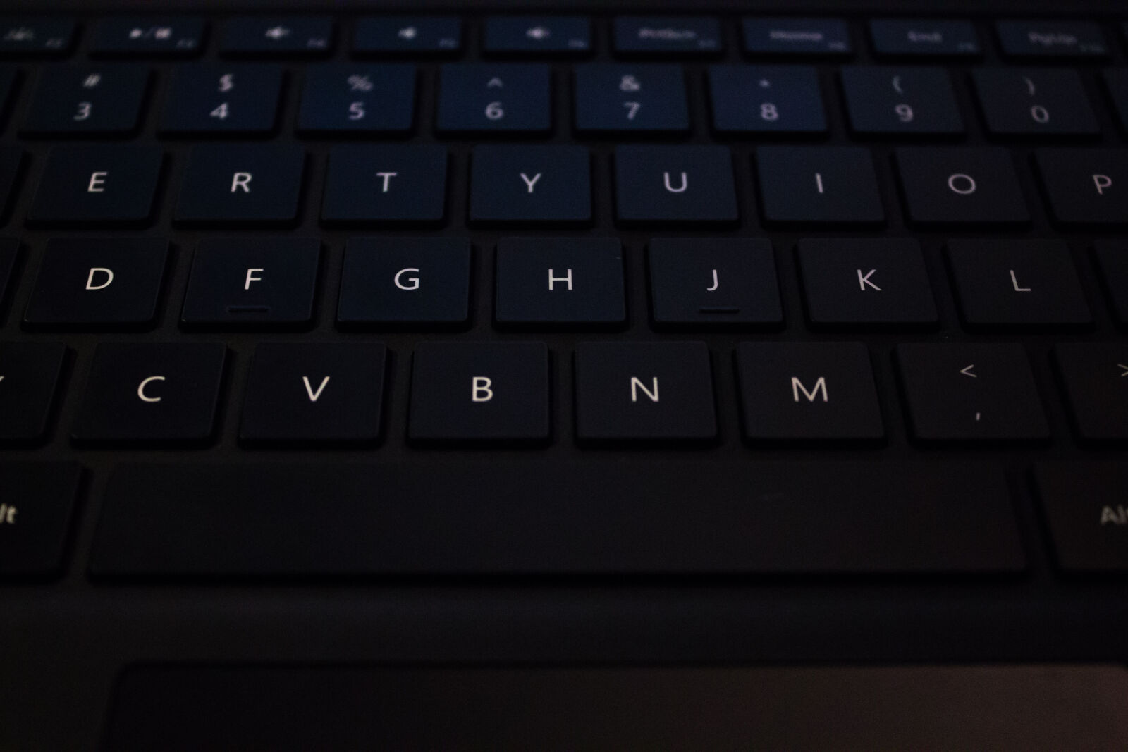 Canon EOS 1100D (EOS Rebel T3 / EOS Kiss X50) sample photo. Illuminated, keyboard, microsoft, surface photography