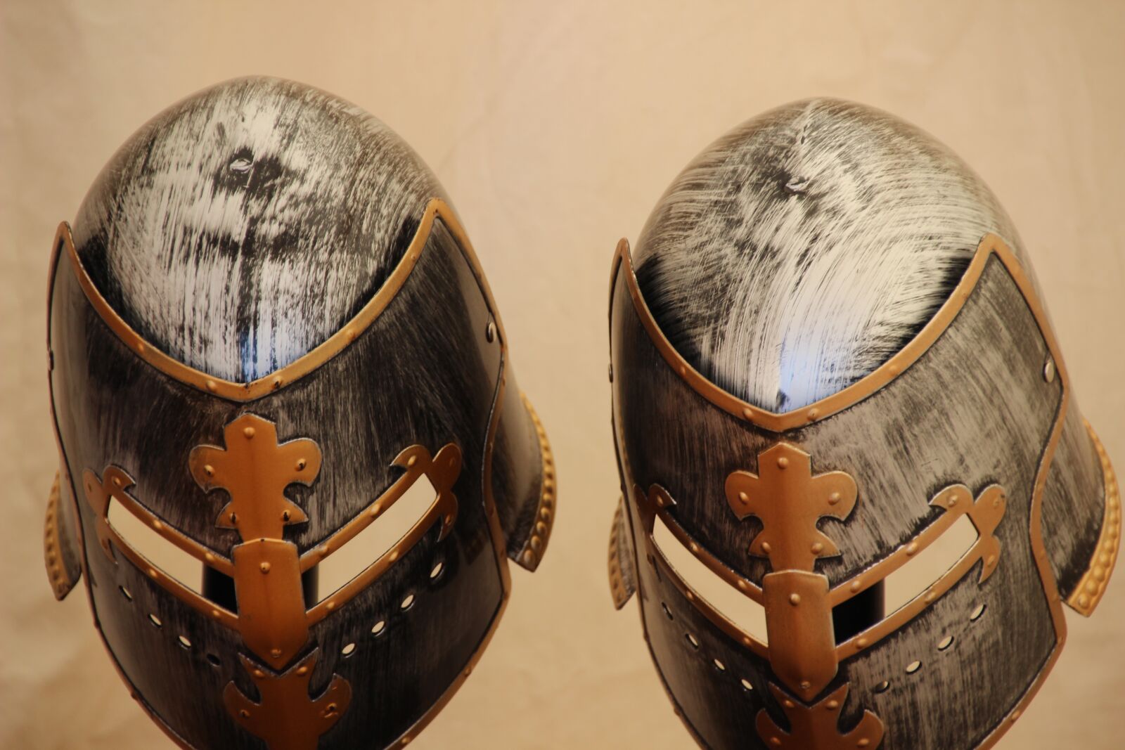 Canon EOS 600D (Rebel EOS T3i / EOS Kiss X5) sample photo. Knight helmet, middle ages photography