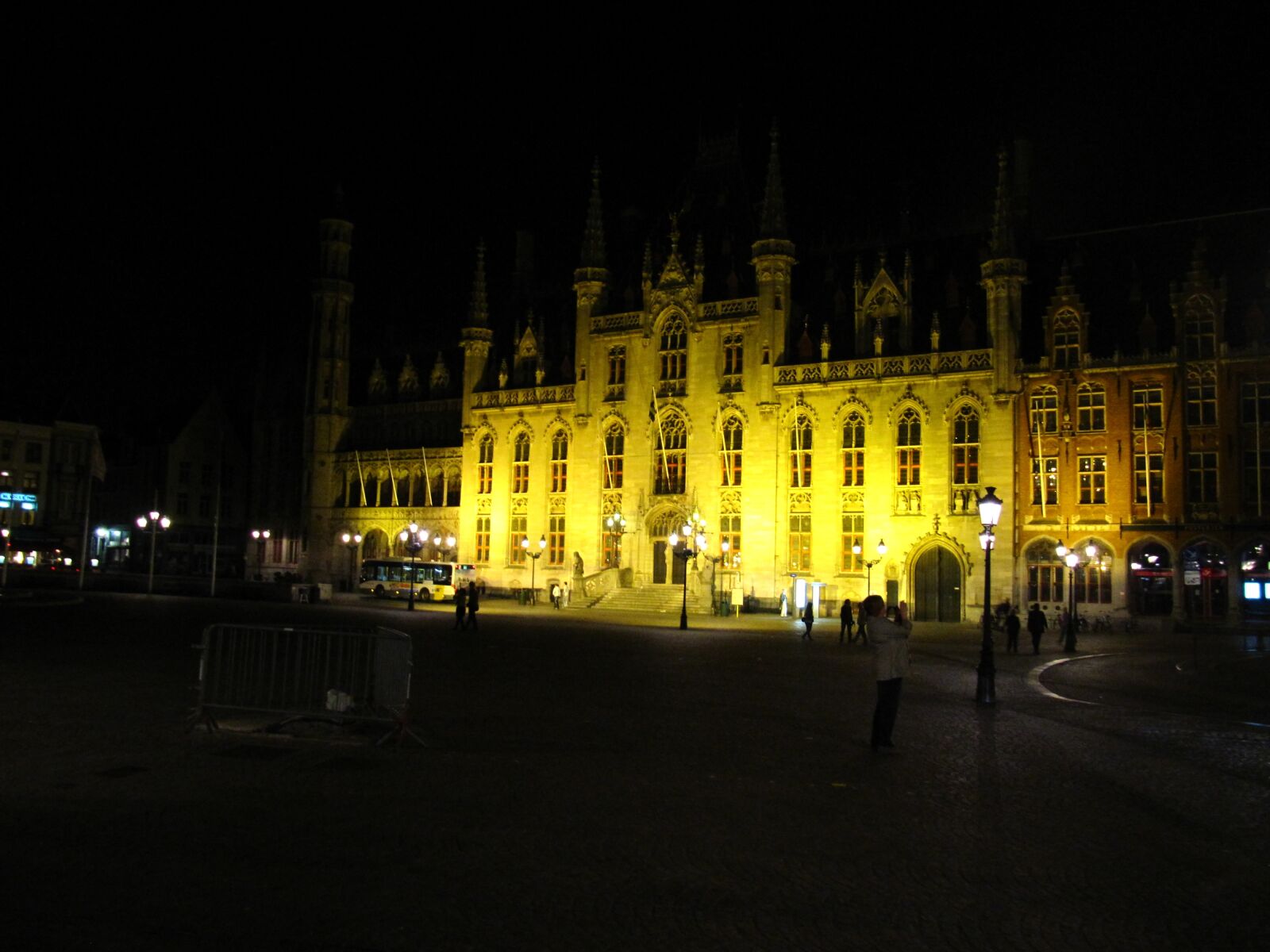 Canon PowerShot SX200 IS sample photo. Bruges, town hall, market photography