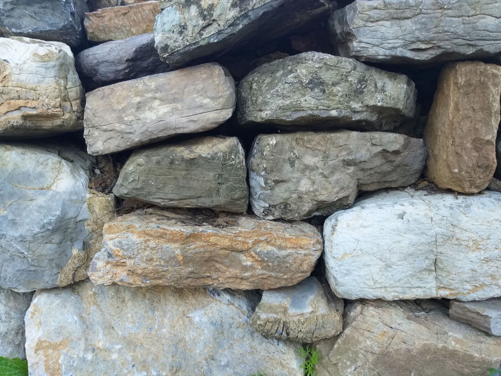 Samsung Galaxy A6+ sample photo. Stone, wall photography