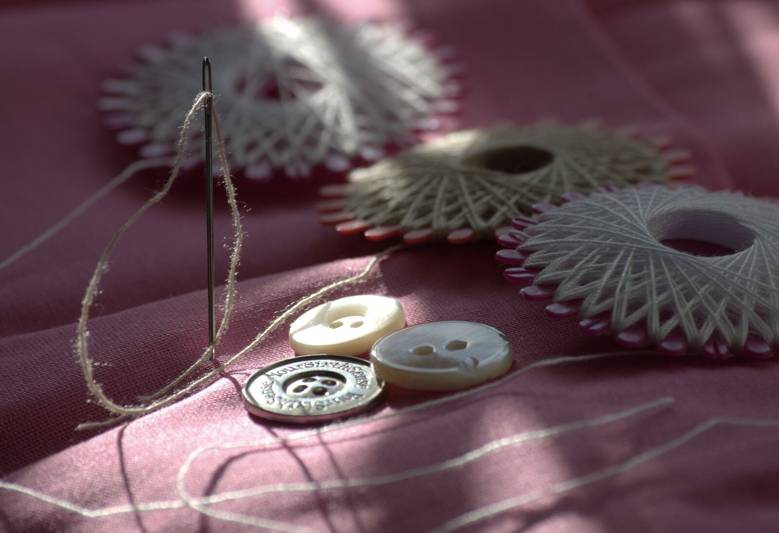 Pentax K-30 sample photo. Sew, yarn, needle photography