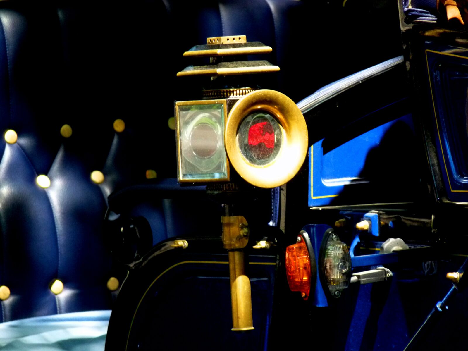 Panasonic Lumix DMC-FZ100 sample photo. Vienna, coach, detaiel photography