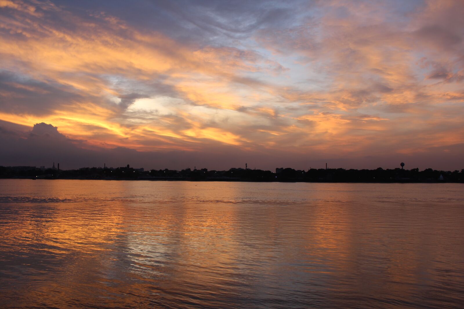 Canon EOS 1200D (EOS Rebel T5 / EOS Kiss X70 / EOS Hi) sample photo. Sunset, dawn, water photography