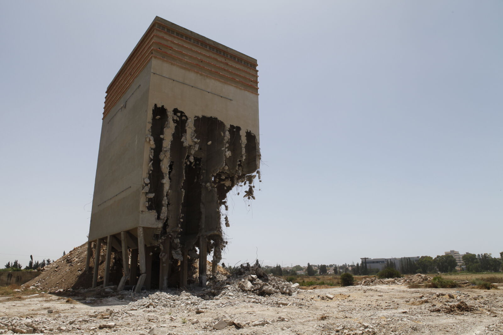 Canon EOS 5D Mark II sample photo. Construction, wreck, wreckage photography