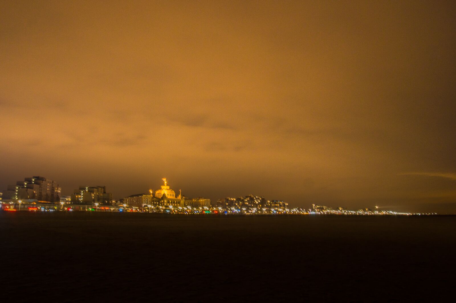 Sony SLT-A58 sample photo. Scheveningen, night, yellow photography