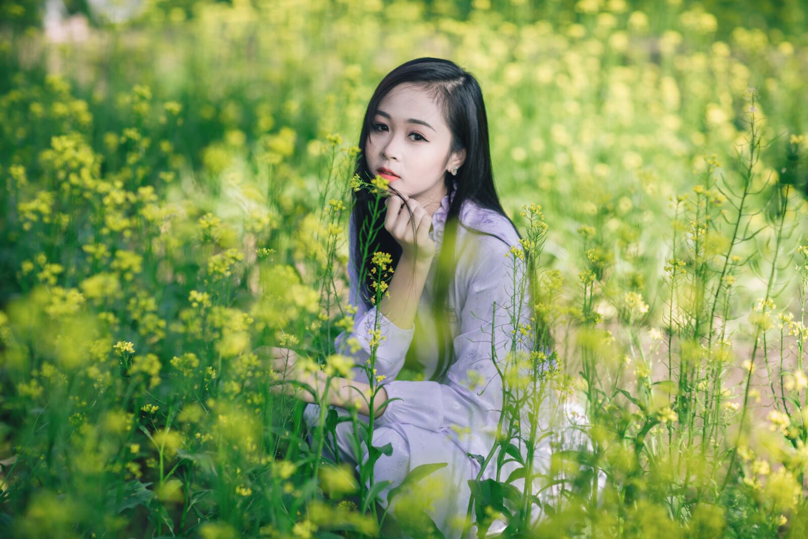 Canon EF 85mm F1.2L II USM sample photo. Girl, garden, flower photography
