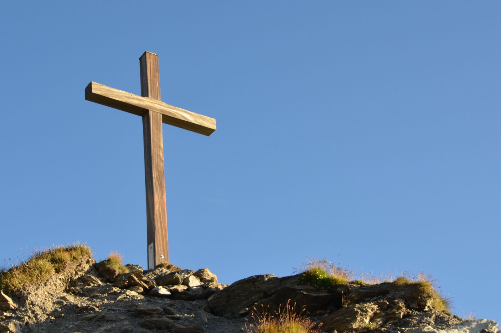 Nikon D7000 sample photo. Cross, mountain cross, death photography