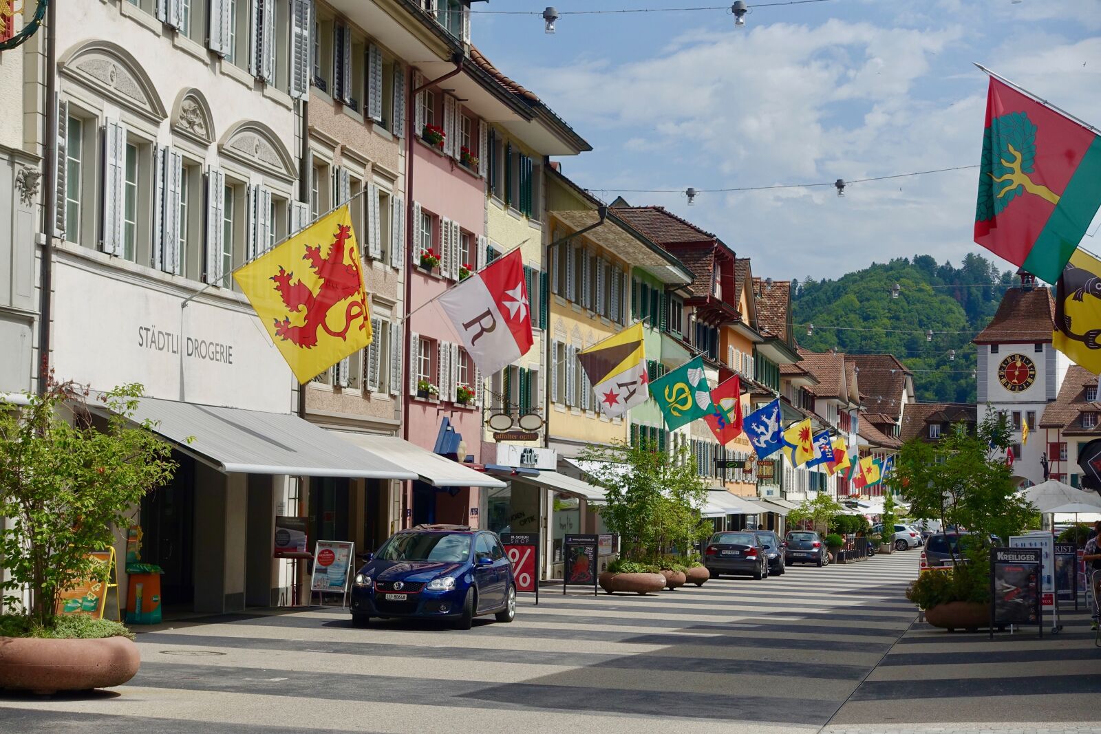Sony Cyber-shot DSC-RX100 III sample photo. Flags, cityscape, urban photography