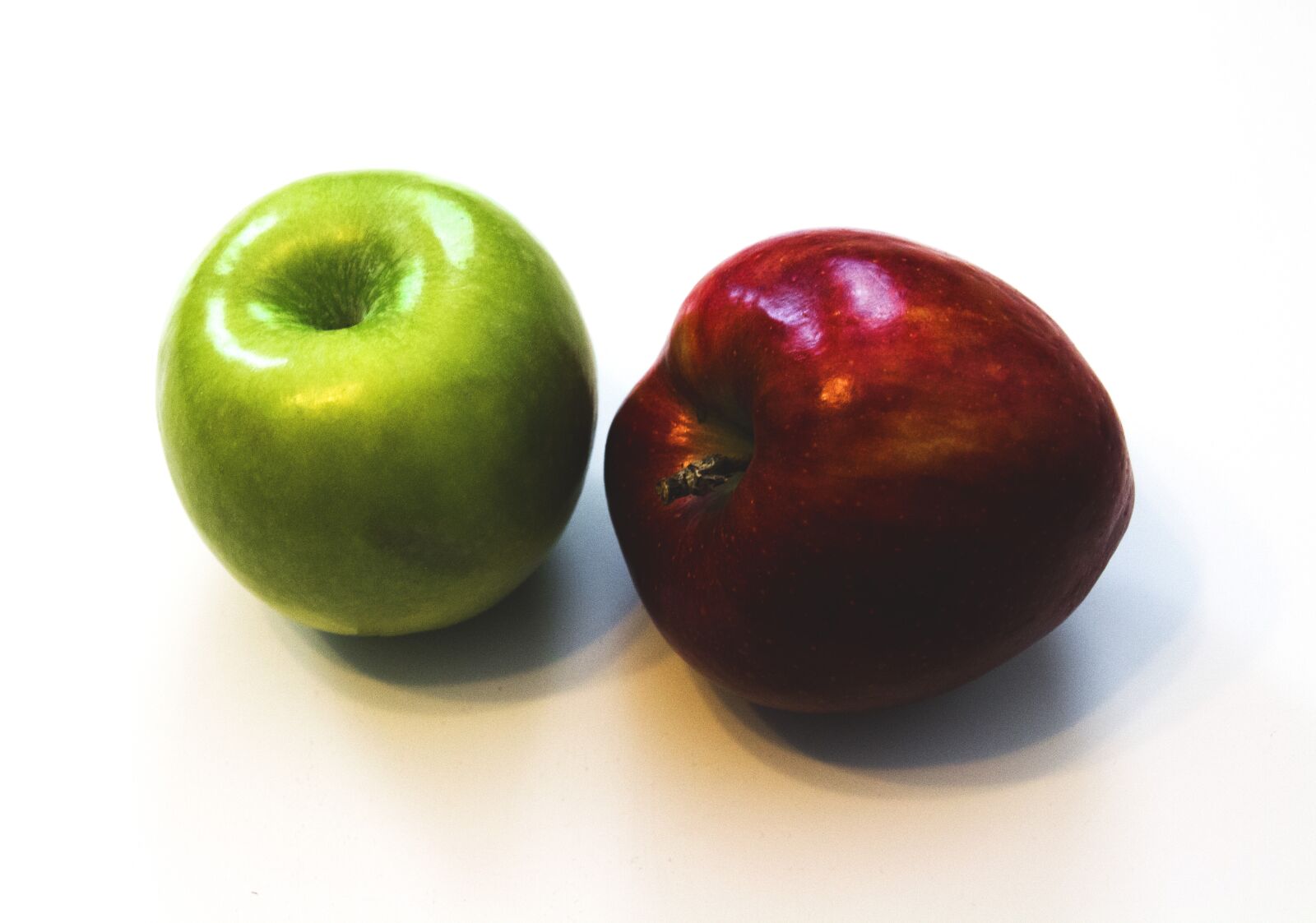 Canon EOS 700D (EOS Rebel T5i / EOS Kiss X7i) sample photo. Apples, red, green photography