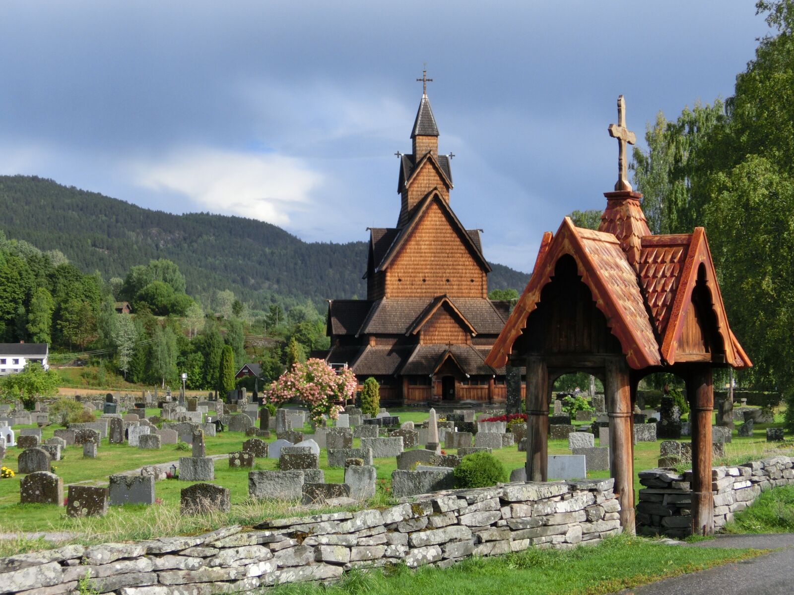 CASIO EX-ZR200 sample photo. Stave church, church, norway photography