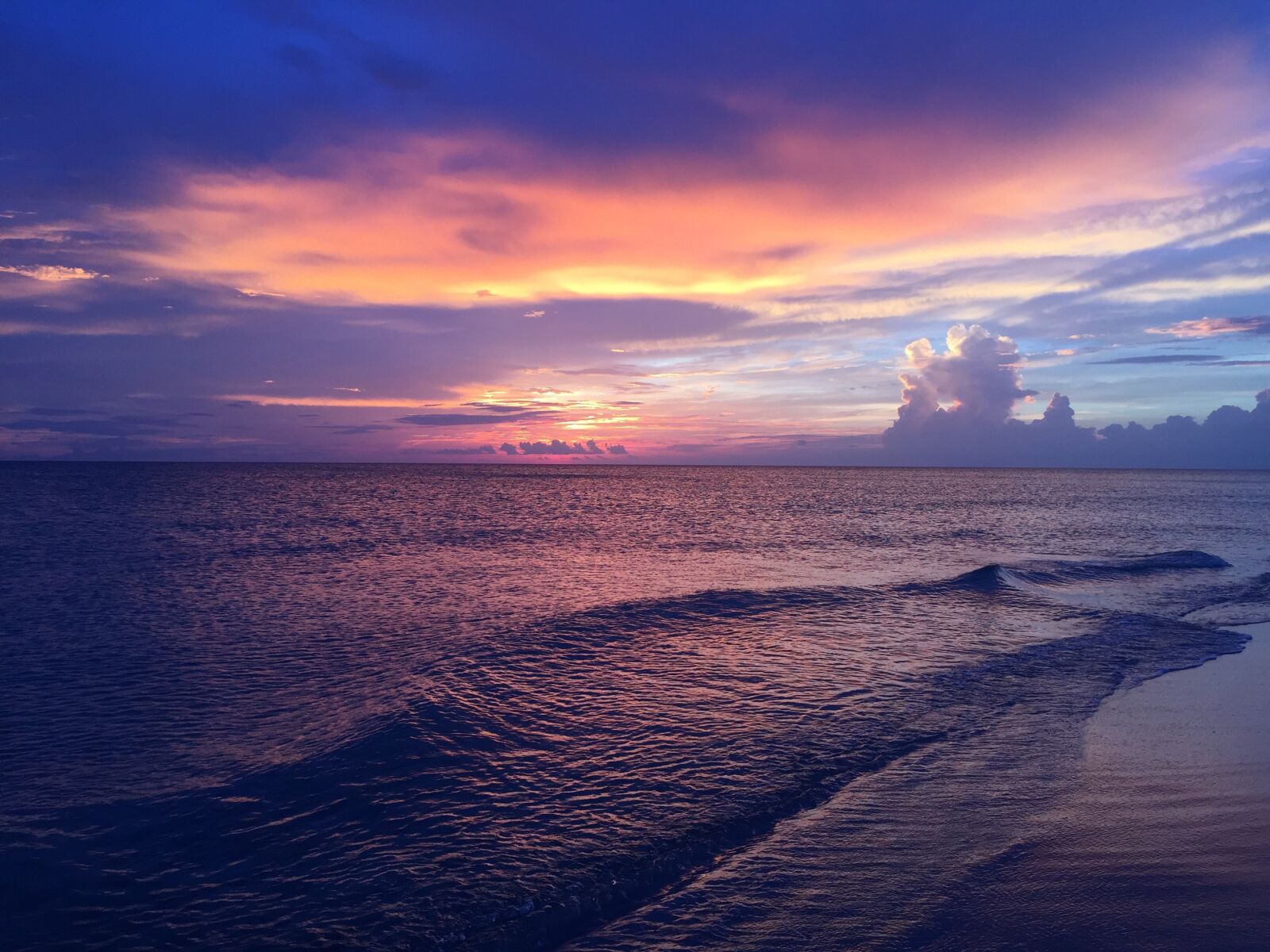 iPhone 6 Plus back camera 4.15mm f/2.2 sample photo. Sunset, sea, sky photography