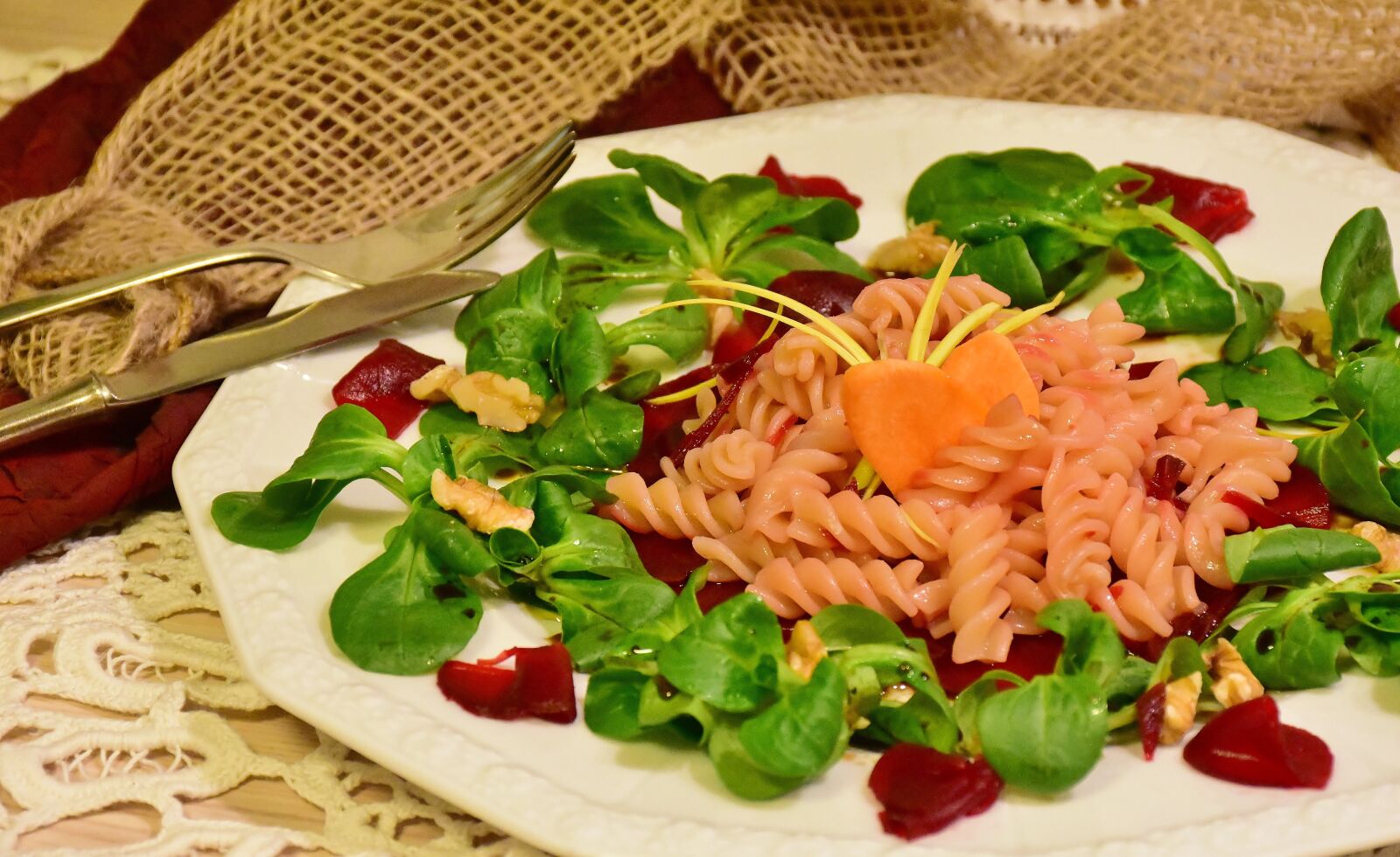 Nikon D7200 sample photo. Beetroot, lamb's lettuce, noodles photography