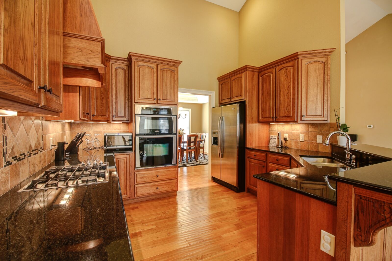 Canon EOS 70D sample photo. Kitchen, wood, luxury photography