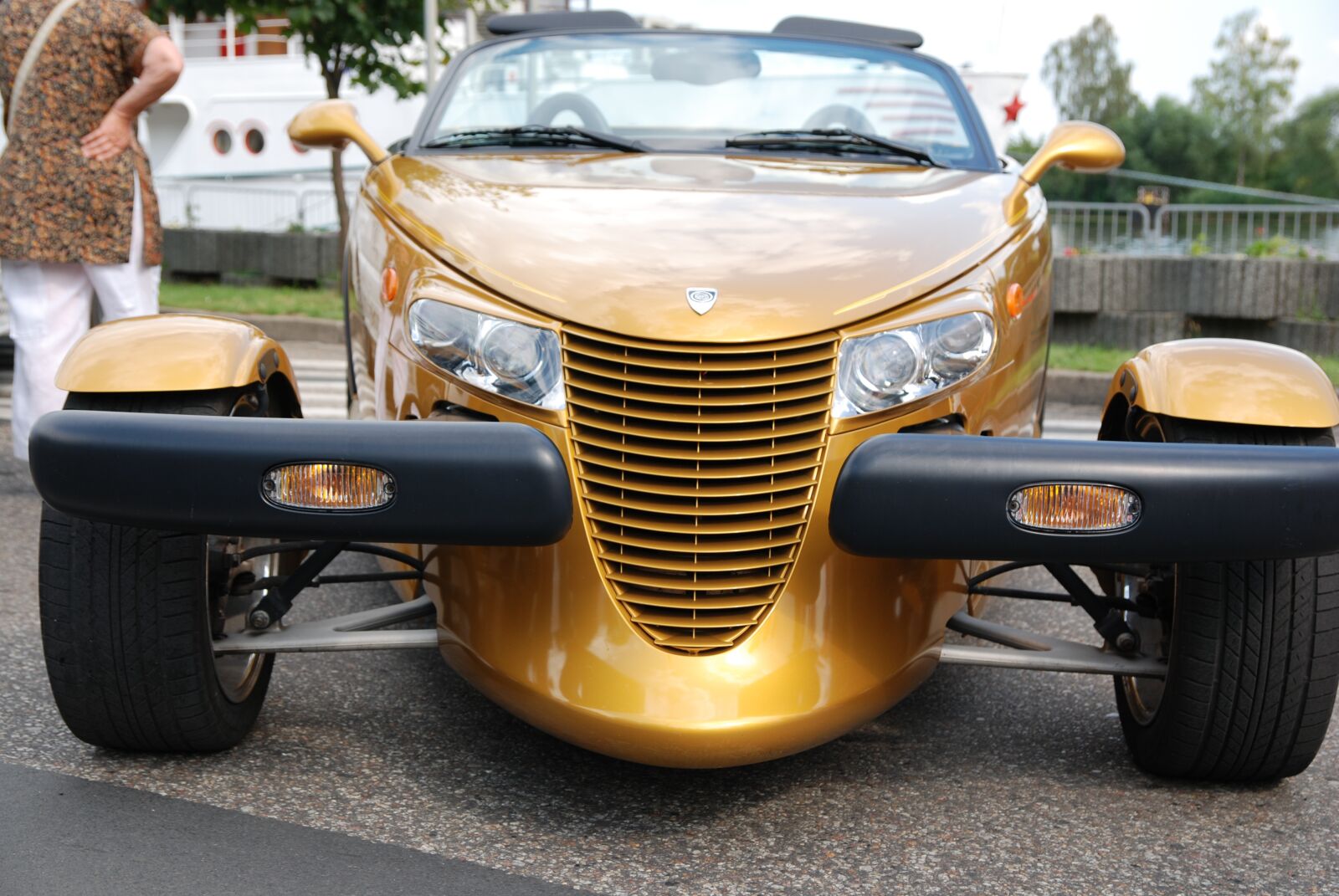 Nikon D80 sample photo. Car, radiator, reflector photography