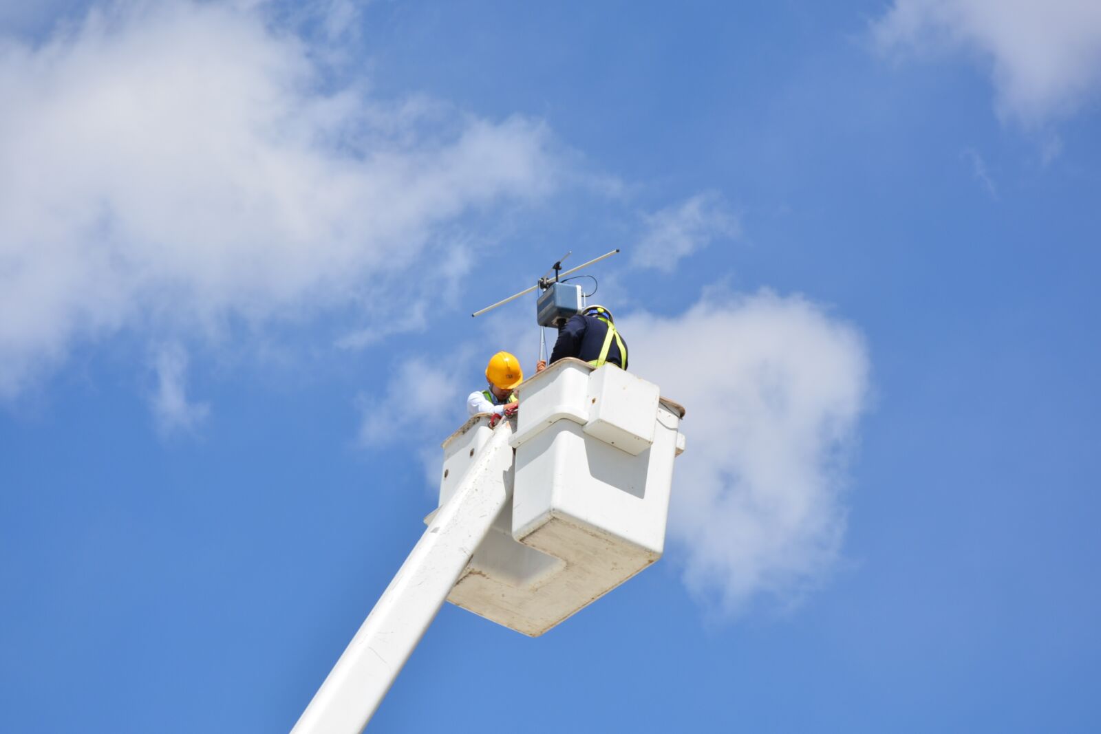 Nikon D7100 sample photo. Communication, navigation, antenna photography