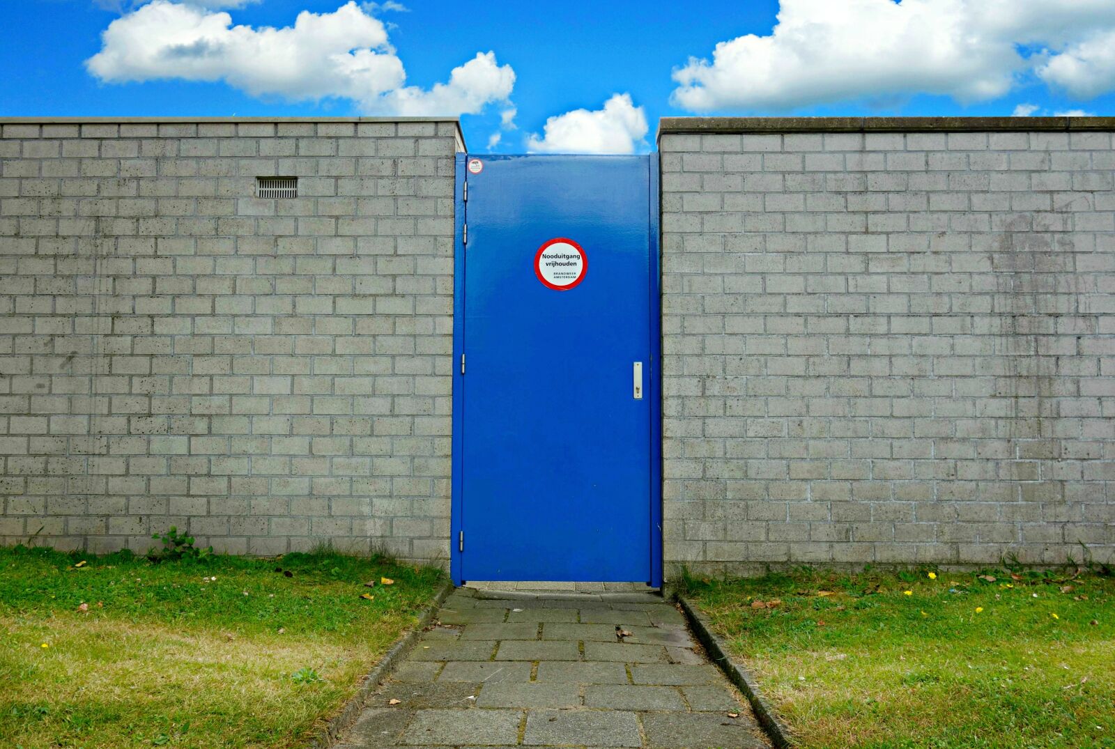 Sony Cyber-shot DSC-RX100 sample photo. Door, entrance, wall photography