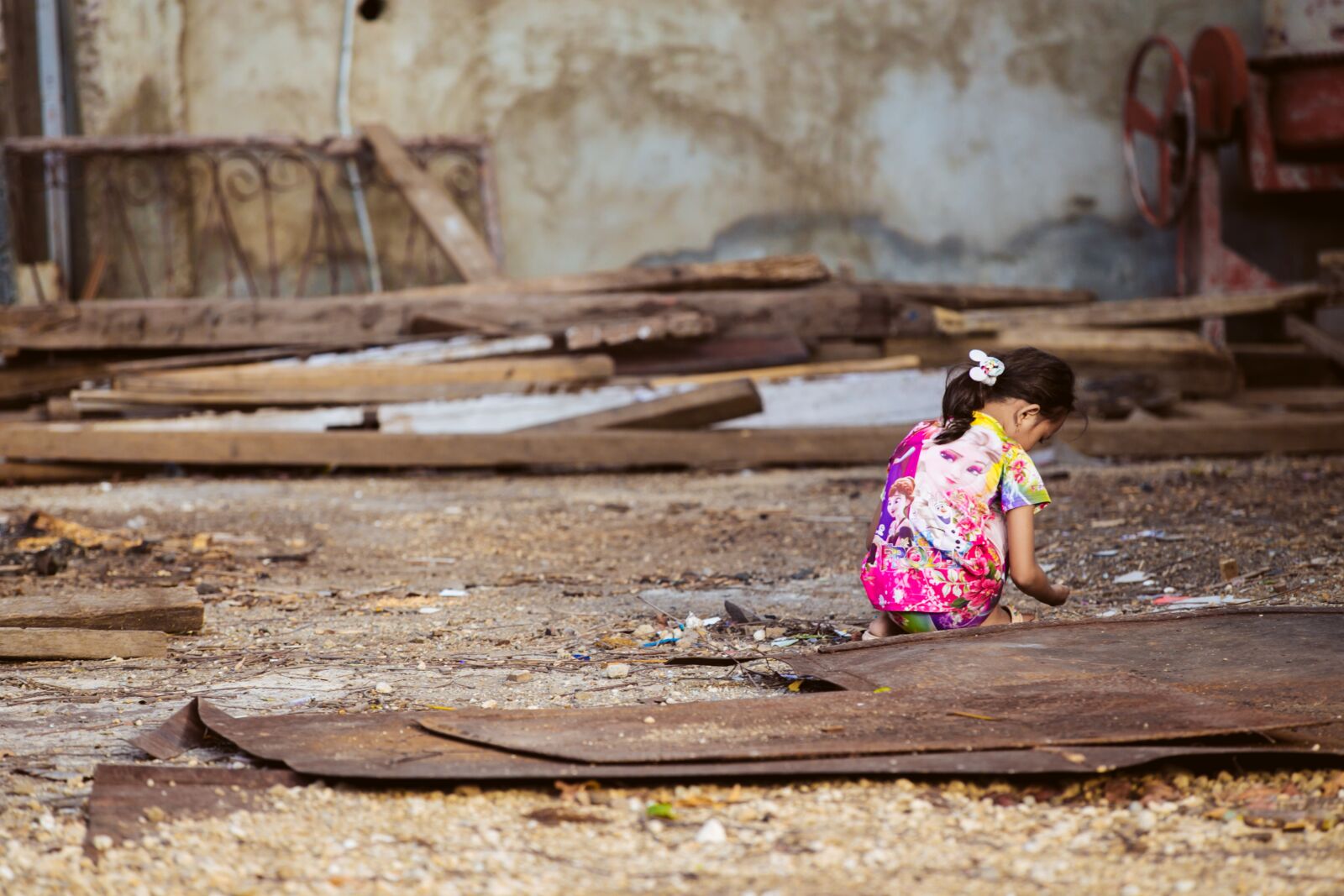 Canon EF 70-200mm F2.8L USM sample photo. Child, girl, rubble photography