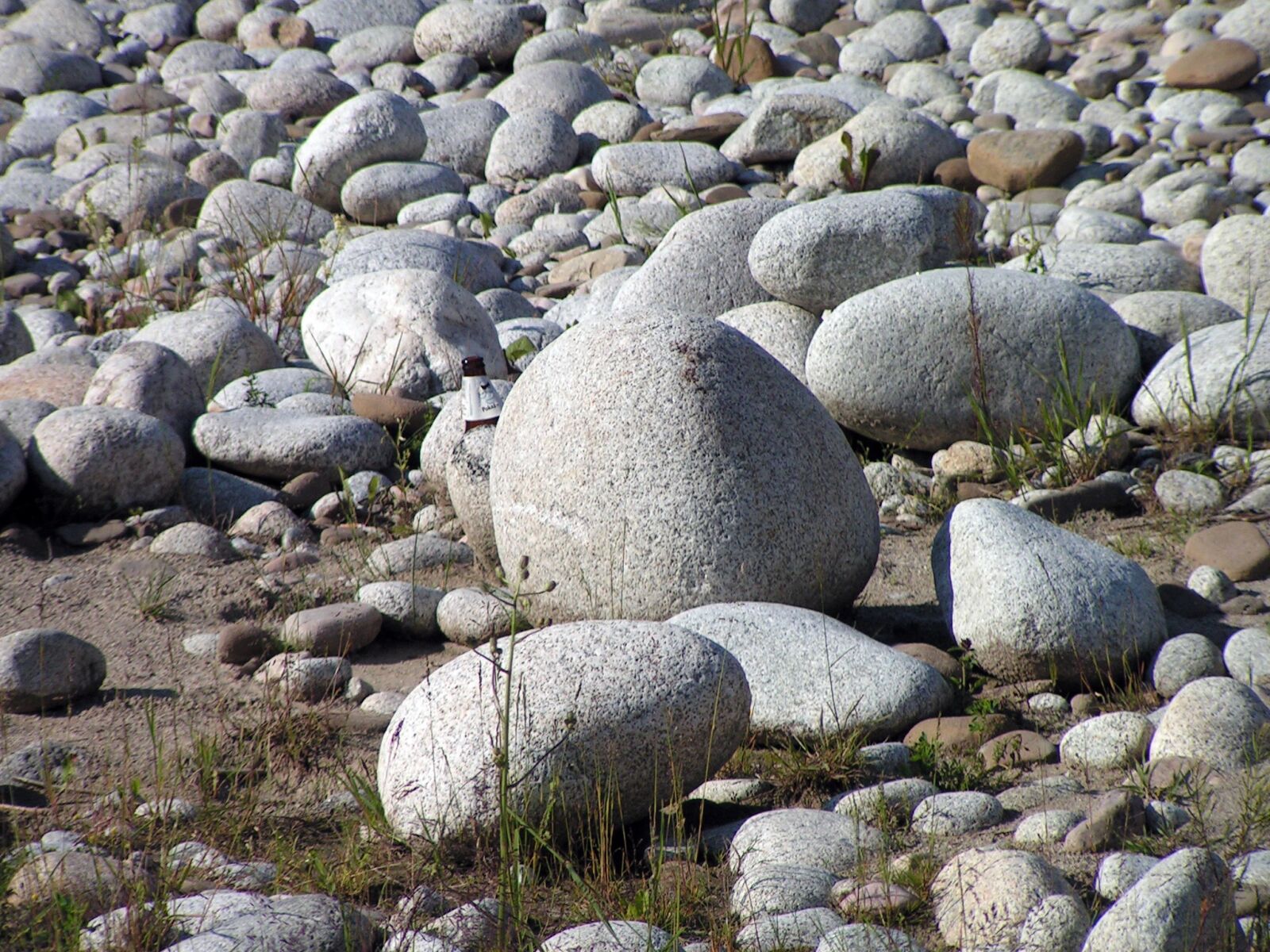 KONICA MINOLTA DiMAGE Z1 sample photo. Stones, the stones, pebbles photography
