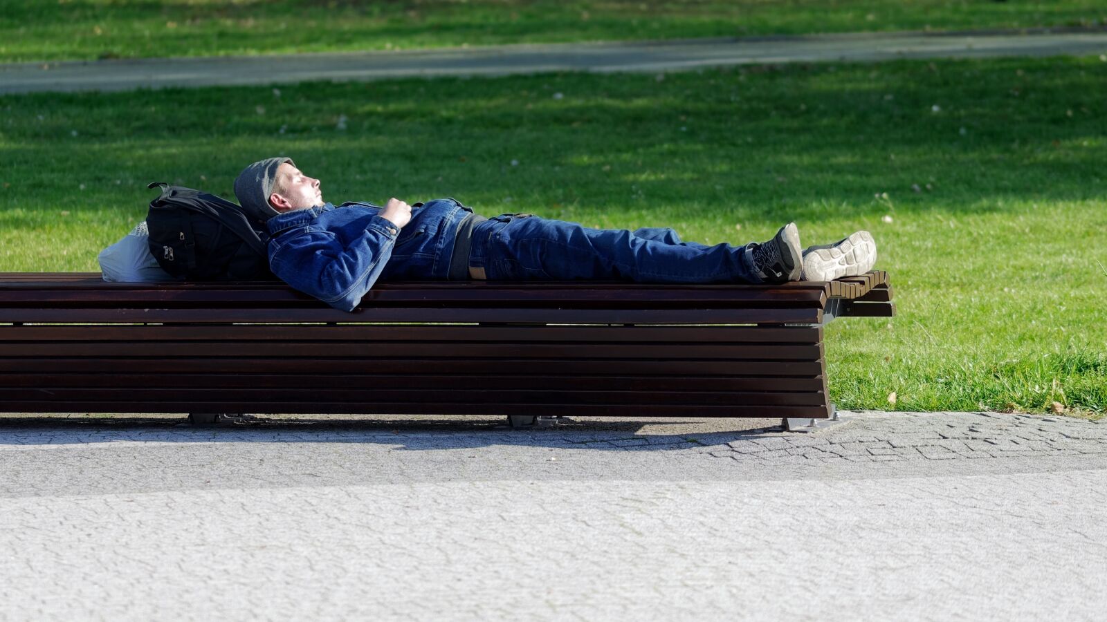 Nikon D5100 sample photo. Man, person, stretched photography