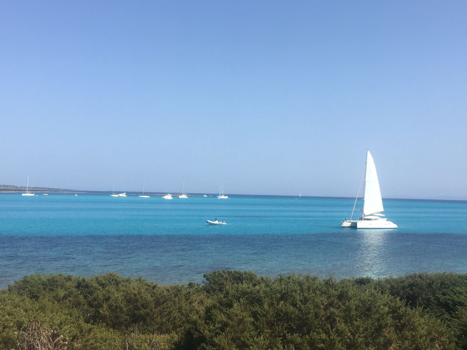 iPhone SE back camera 4.15mm f/2.2 sample photo. Sardegna, la pelosa, sea photography
