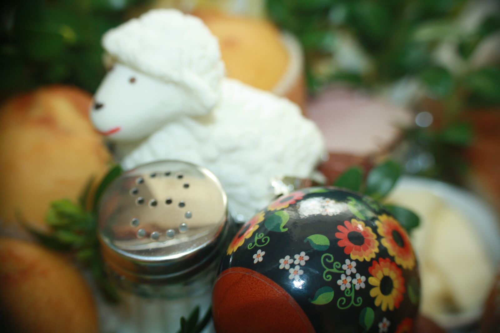Canon EOS 1000D (EOS Digital Rebel XS / EOS Kiss F) sample photo. Easter, salt, egg photography
