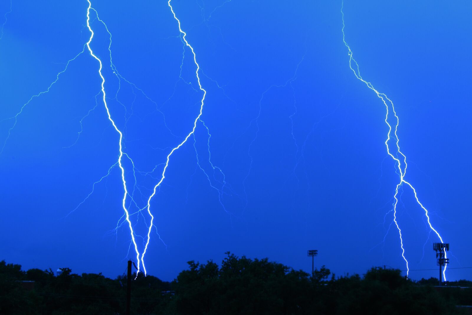 Canon EOS 700D (EOS Rebel T5i / EOS Kiss X7i) sample photo. Lightning storm, shock, weather photography