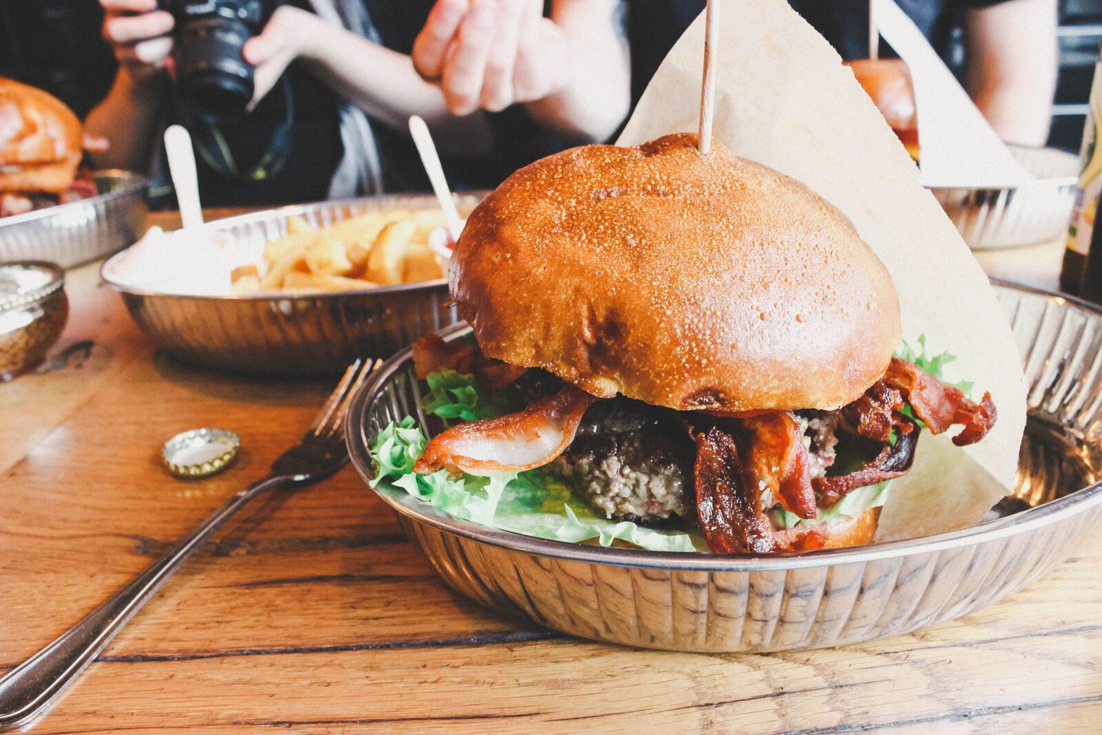 Canon EOS 600D (Rebel EOS T3i / EOS Kiss X5) sample photo. Burger, gourmet, hamburger photography
