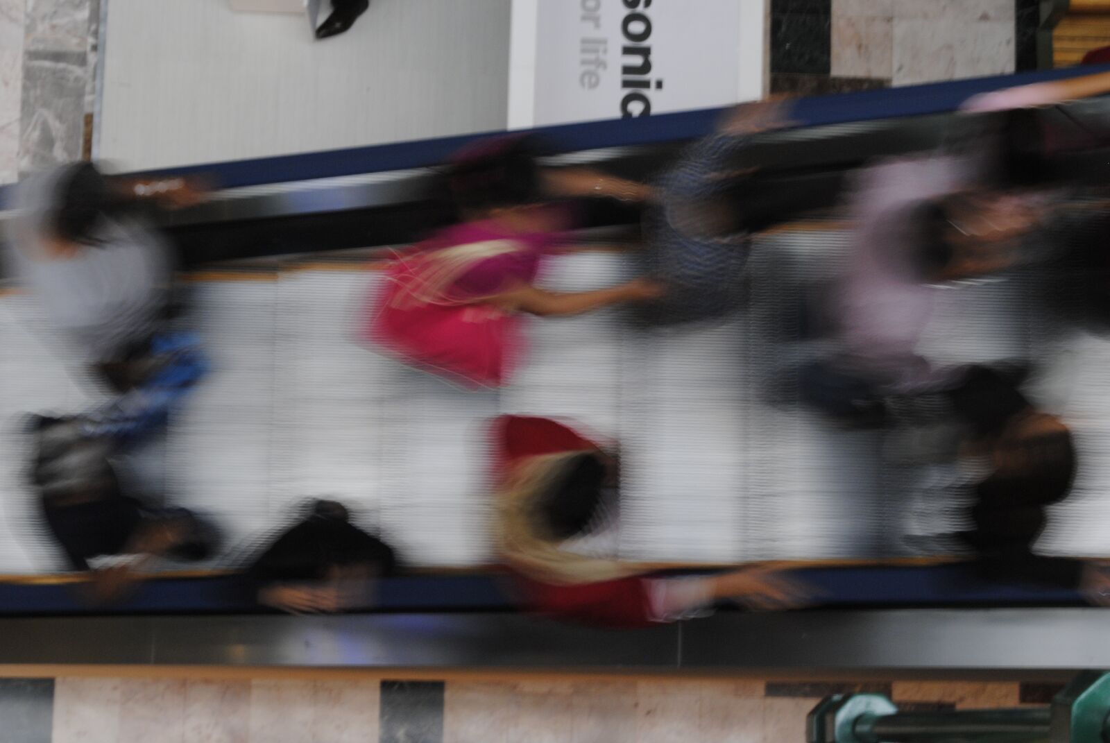 Nikon D3000 sample photo. Mall, electric stairs, movement photography