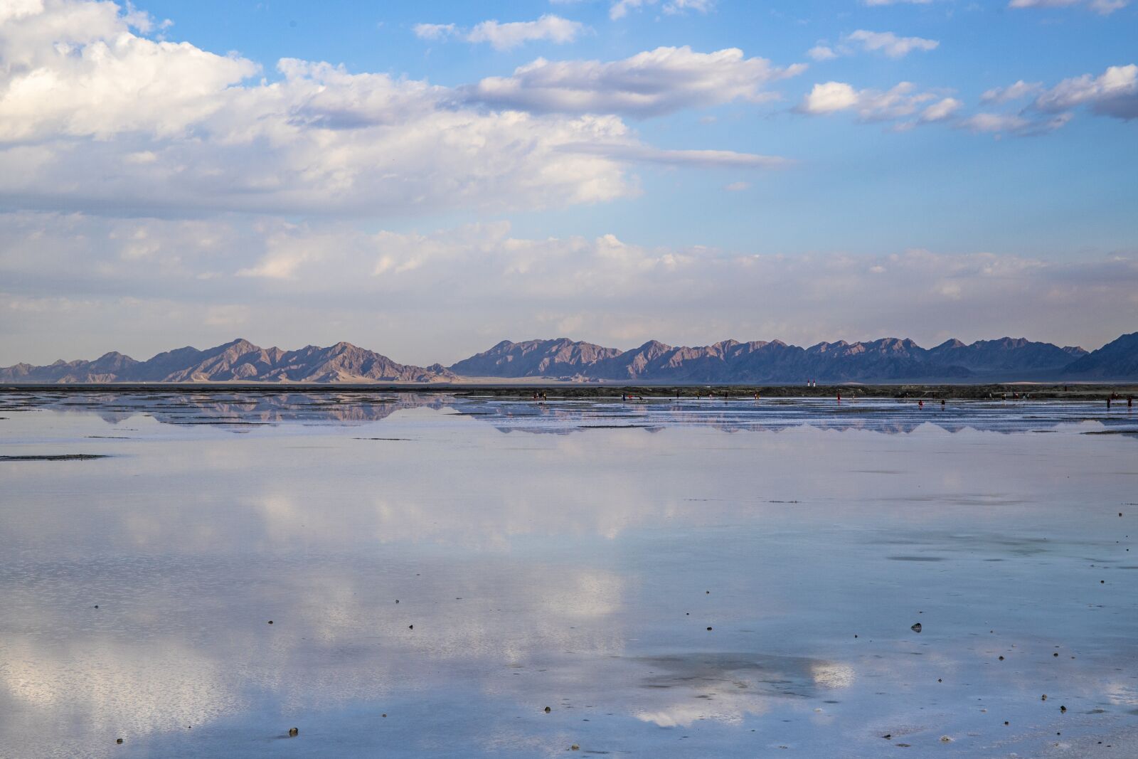 Canon EOS 6D Mark II sample photo. Water, white, reflection photography