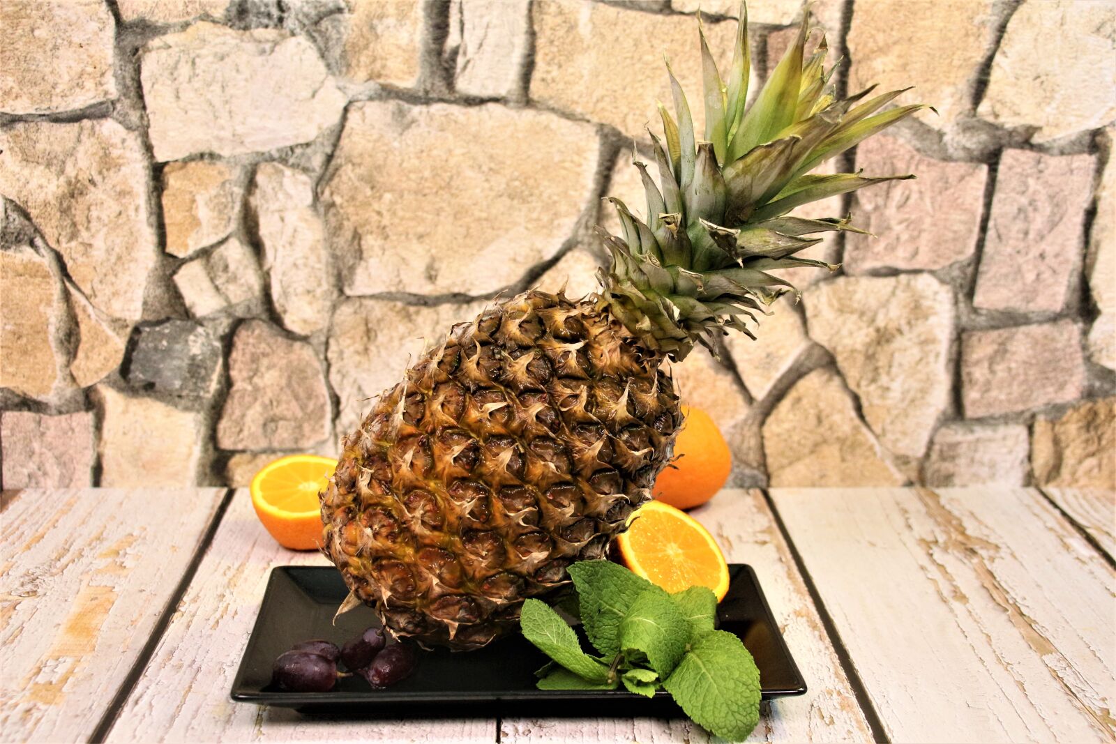 Canon EOS 700D (EOS Rebel T5i / EOS Kiss X7i) sample photo. Pineapple, fruit, yellow photography