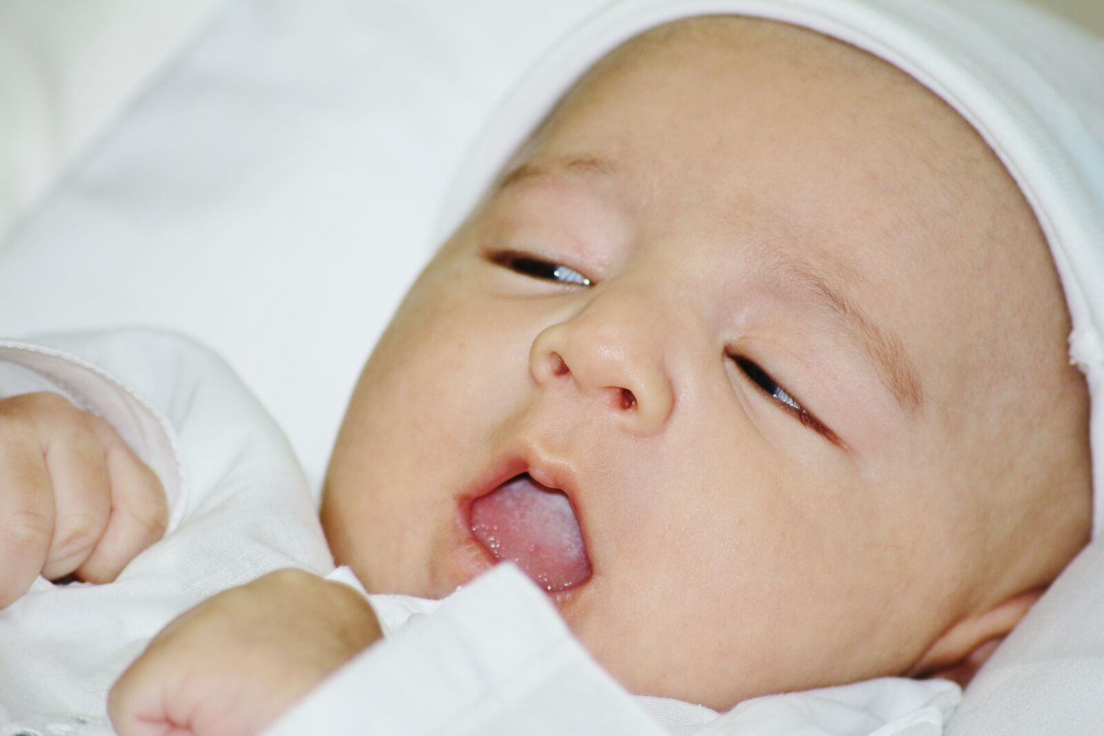 Canon EOS 700D (EOS Rebel T5i / EOS Kiss X7i) sample photo. Baby, baby boy, white photography