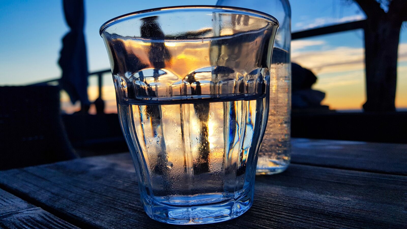 Samsung Galaxy S8 sample photo. Glass, bar, sunset photography