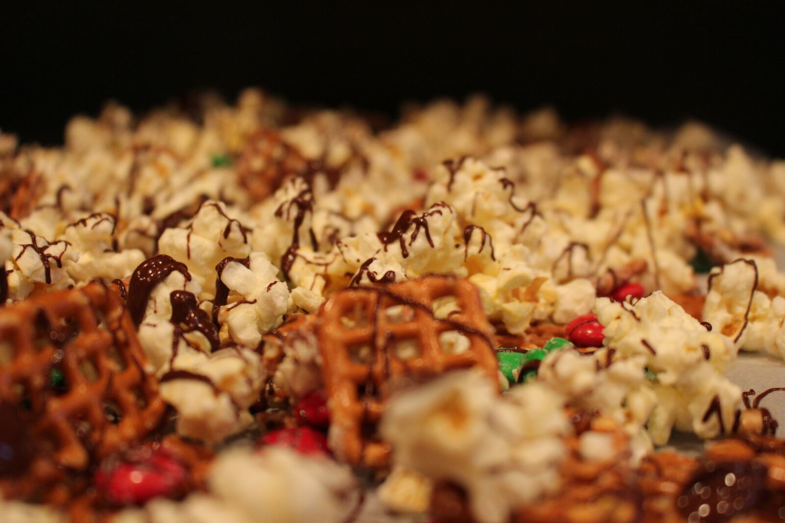 Canon EOS 100D (EOS Rebel SL1 / EOS Kiss X7) sample photo. Snack, popcorn, pretzel photography