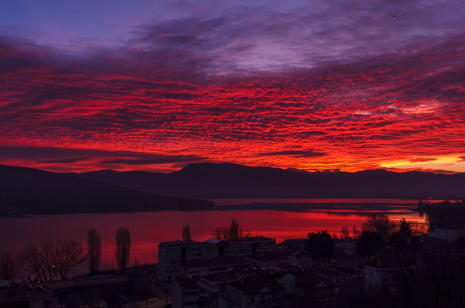 Tamron SP 24-70mm F2.8 Di VC USD sample photo. Colors, red, clouds photography