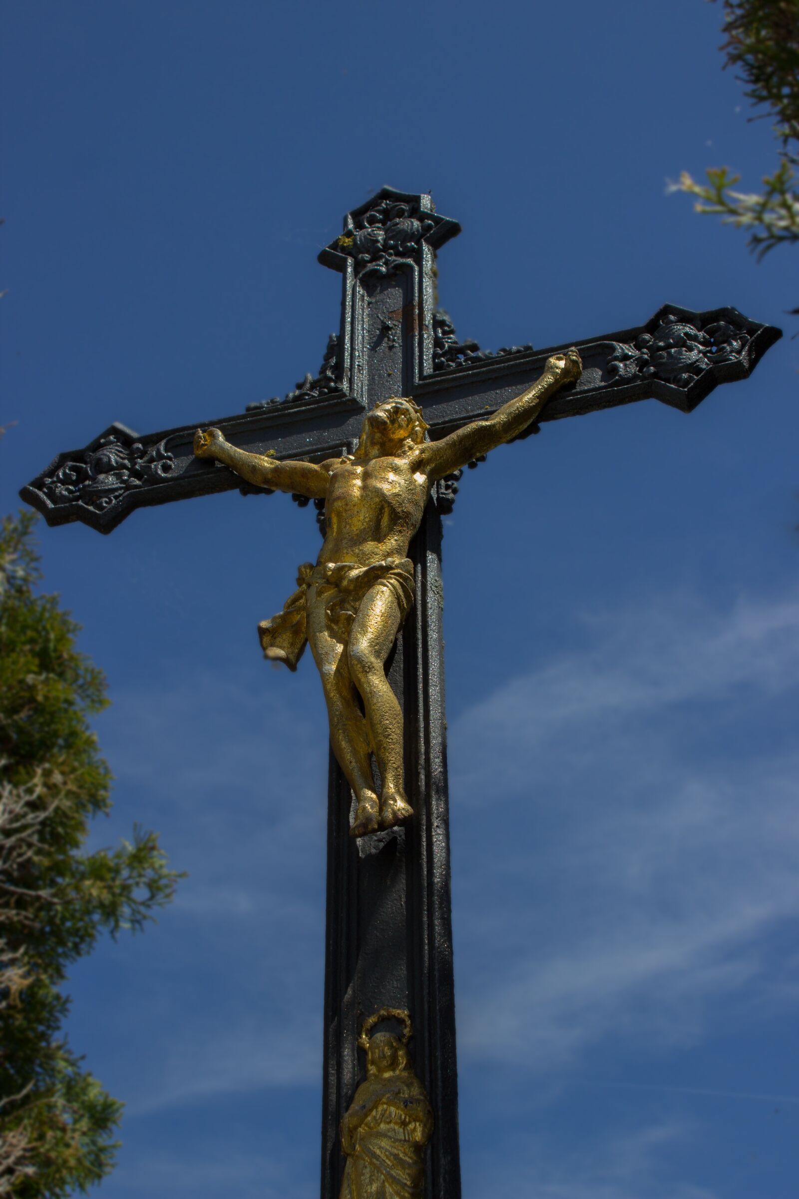 Canon EF 28-105mm f/3.5-4.5 USM sample photo. Crucifix, cross, jesus photography