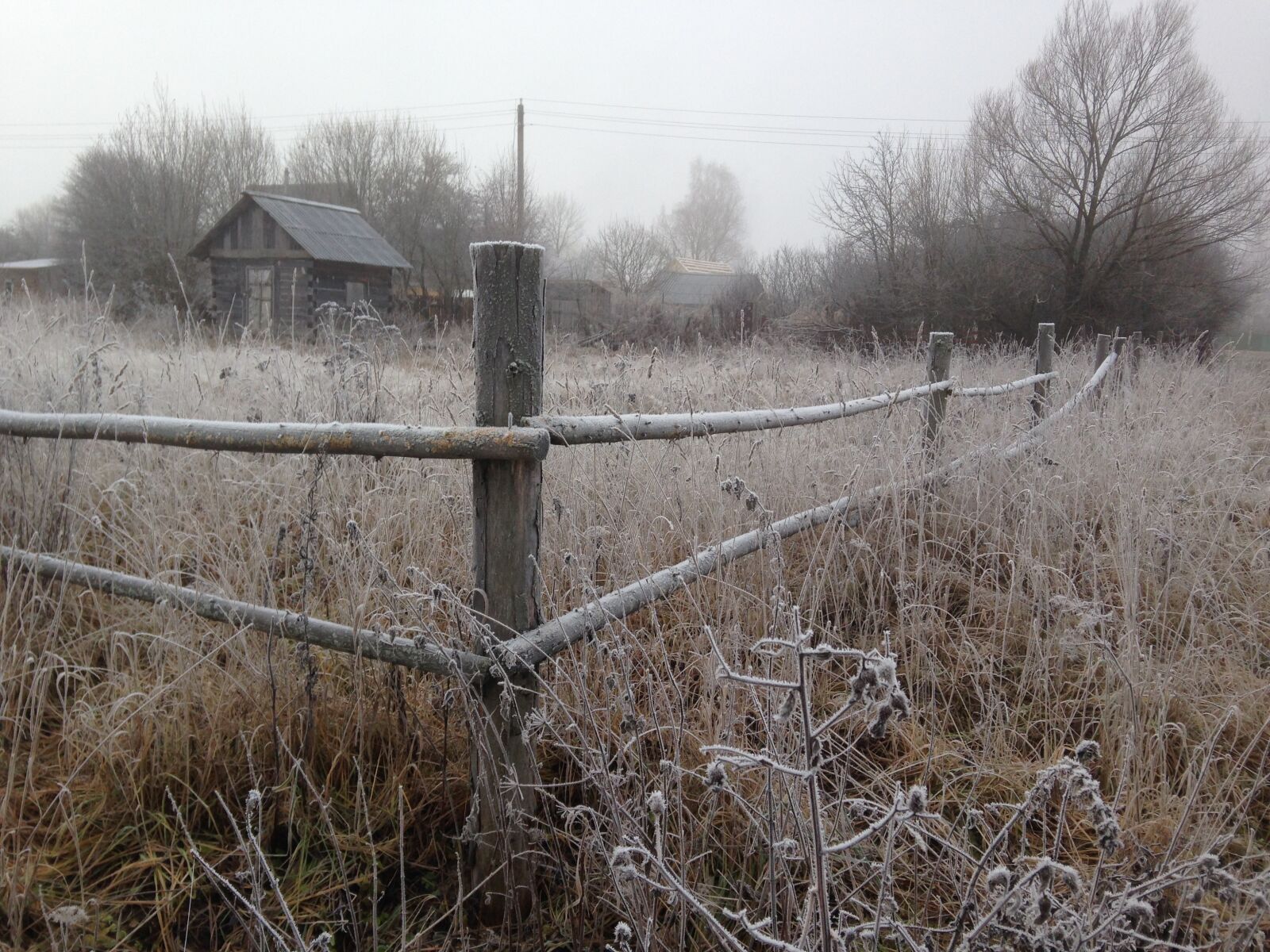 iPhone 5 back camera 4.12mm f/2.4 sample photo. Village, rural landscape, fence photography