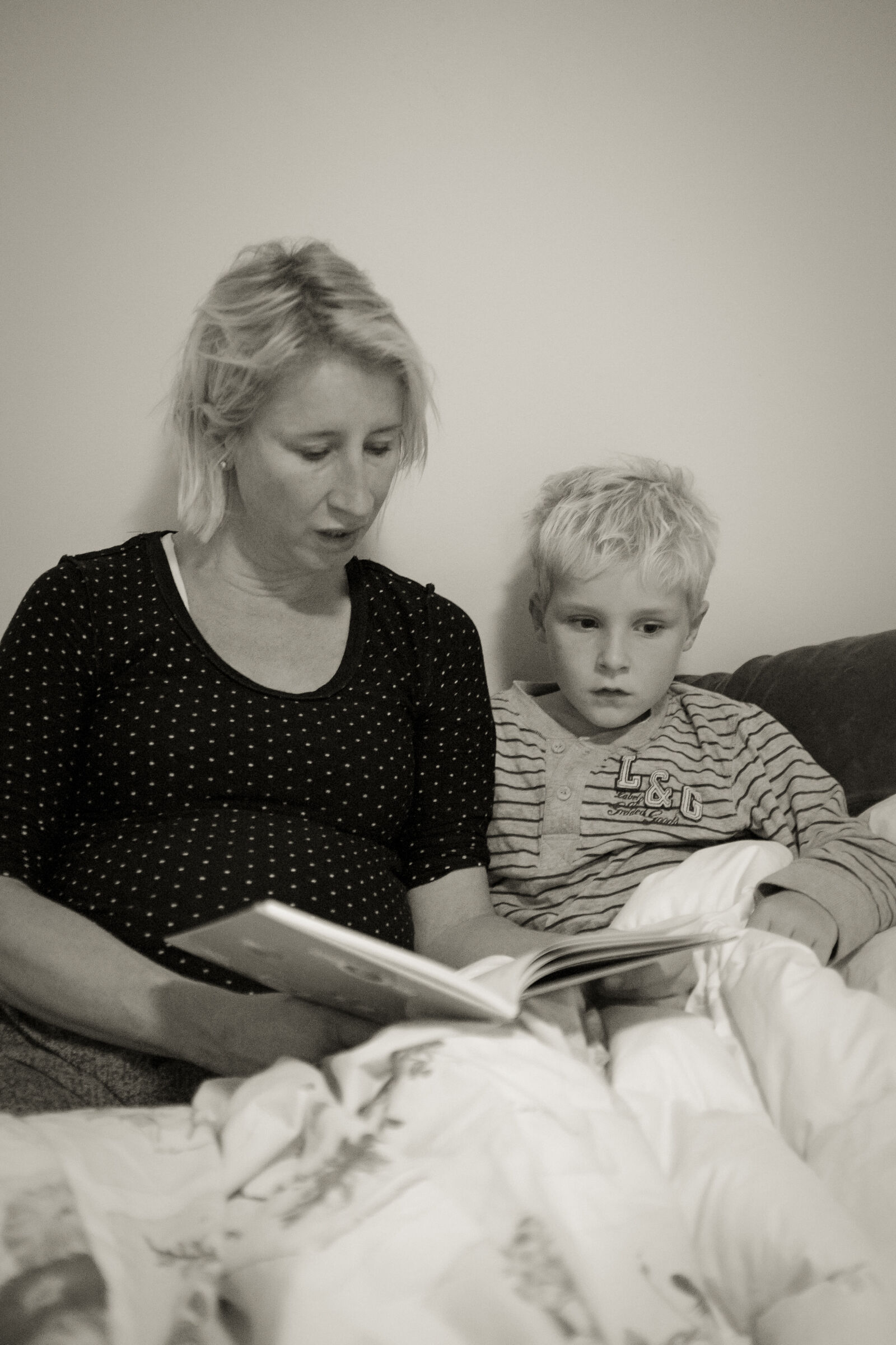Fujifilm X100T sample photo. Book photography