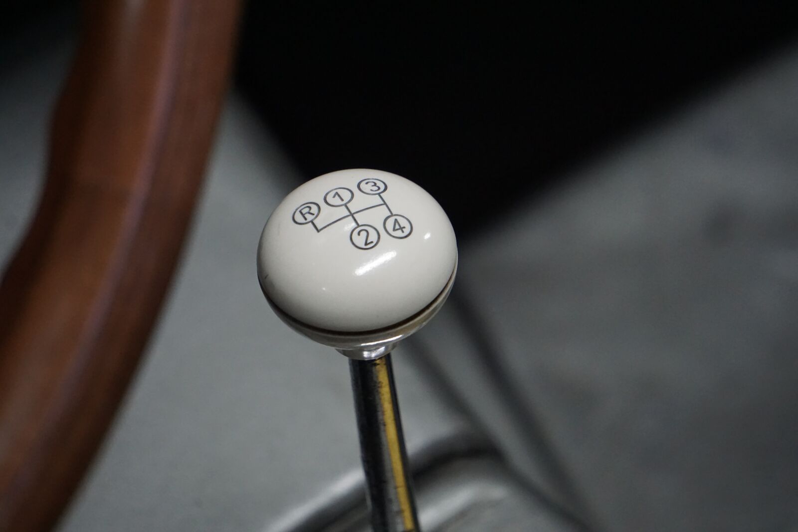 Sony E 55-210mm F4.5-6.3 OSS sample photo. Oldtimer, gearshift, mercedes photography