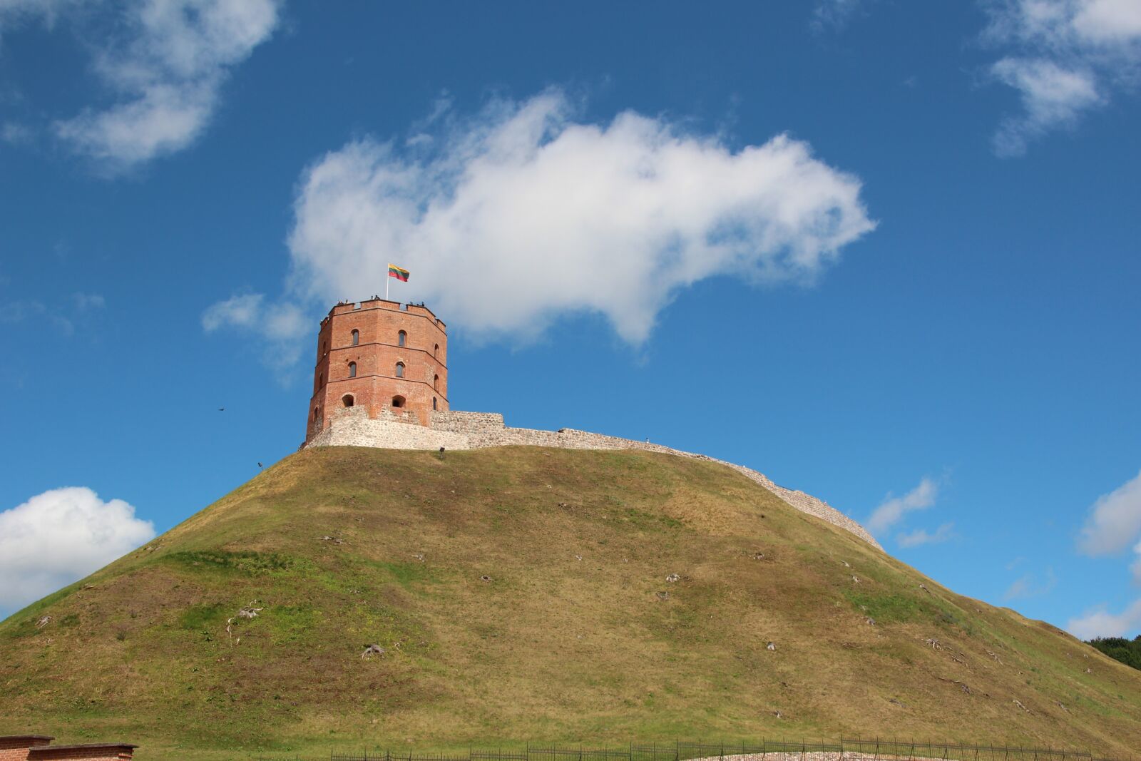 Canon EOS 600D (Rebel EOS T3i / EOS Kiss X5) sample photo. Vilnius, lithuania, mountain photography