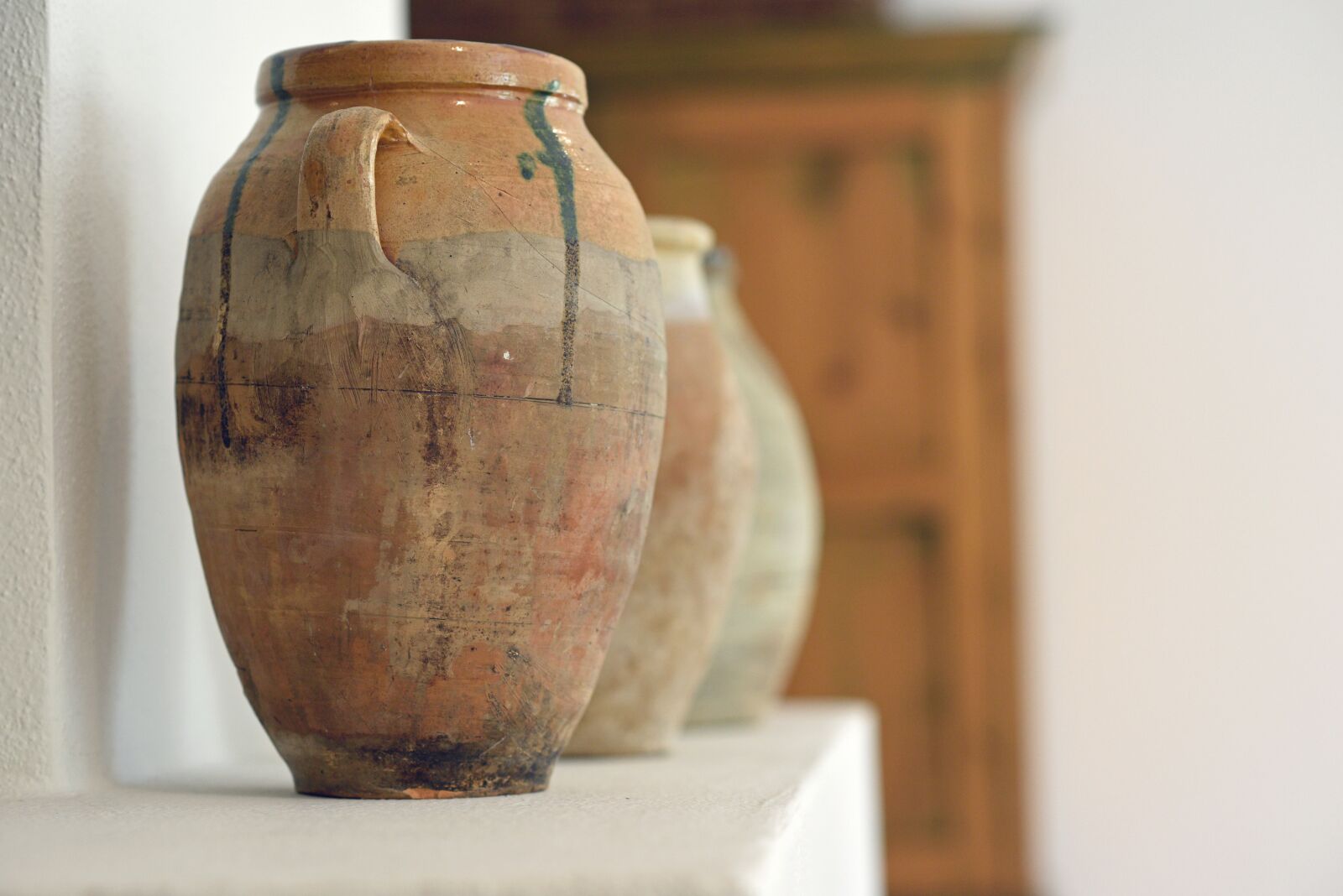 Nikon D810 sample photo. Interior design, pots, neutral photography