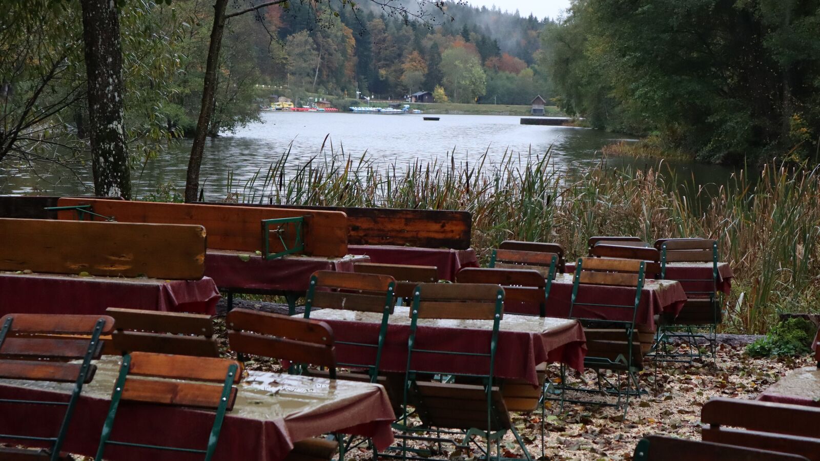 Canon EF-M 15-45mm F3.5-6.3 IS STM sample photo. Beer garden, autumn, lake photography
